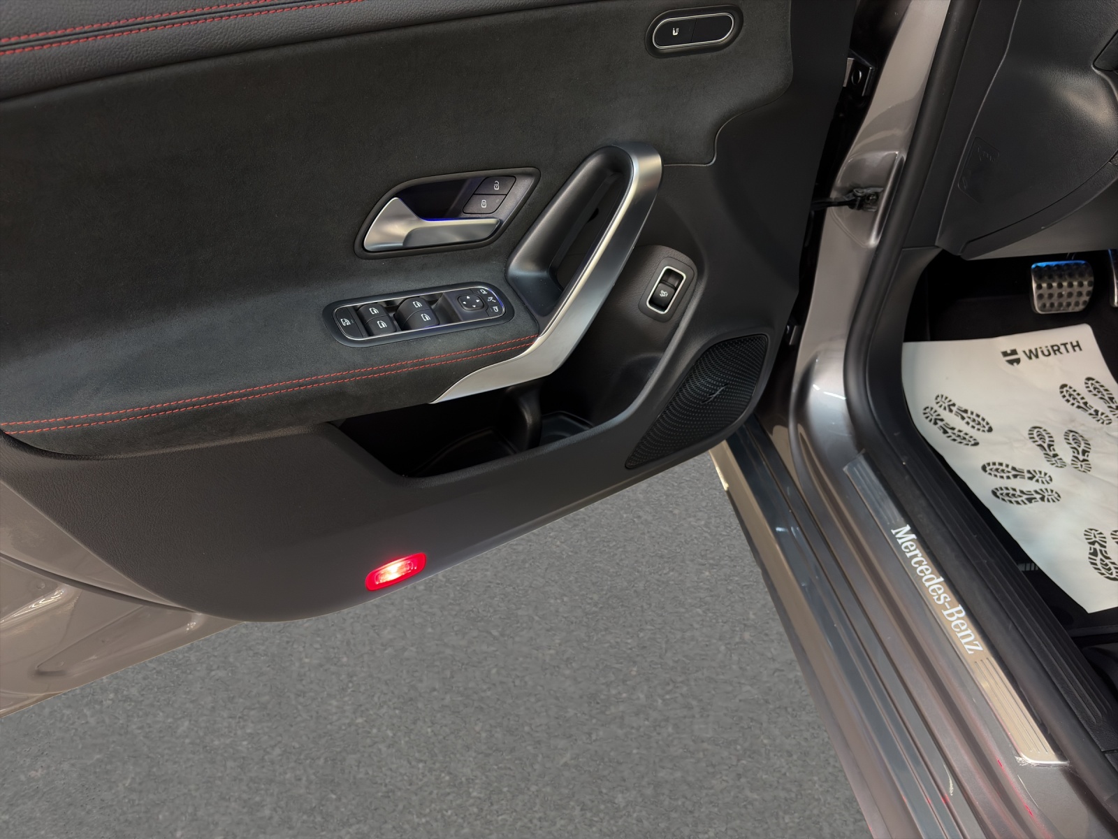 MERCEDES-BENZ CLA 250 4M - AMG / Panorama-Dach / Rückfahrkamera / Ambiente-Licht-image-12