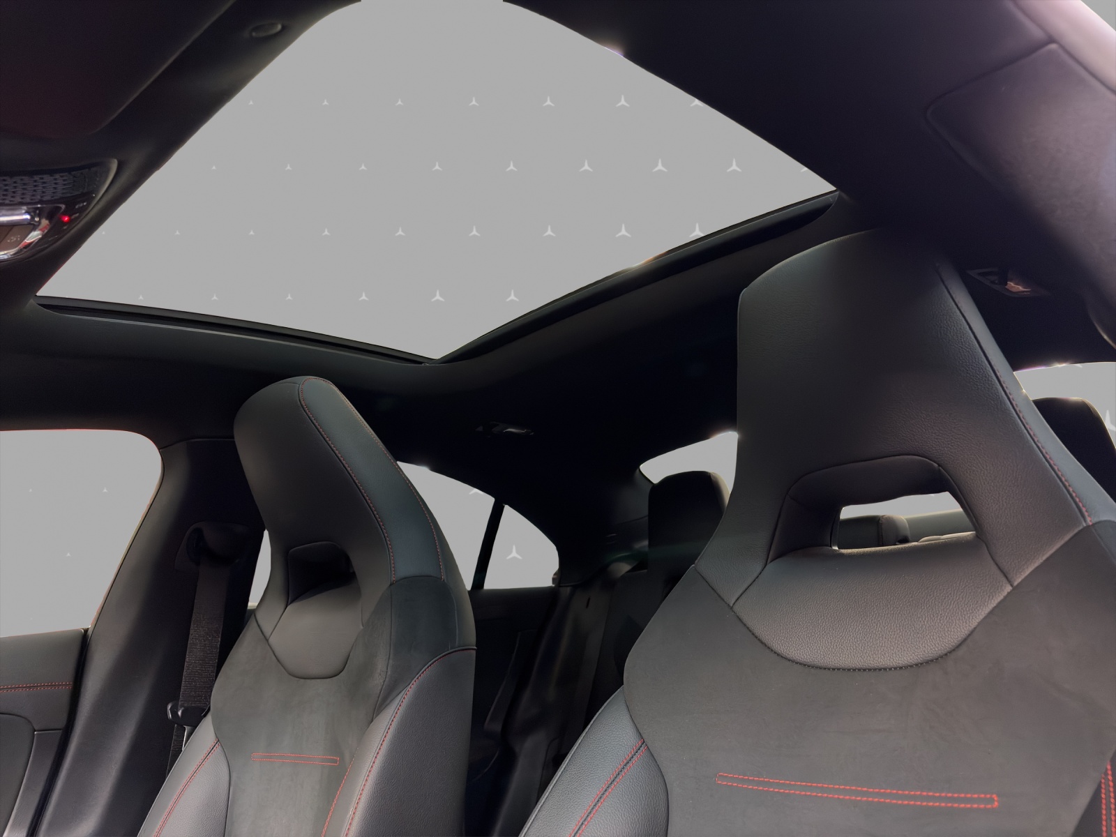 MERCEDES-BENZ CLA 250 4M - AMG / Panorama-Dach / Rückfahrkamera / Ambiente-Licht-image-8