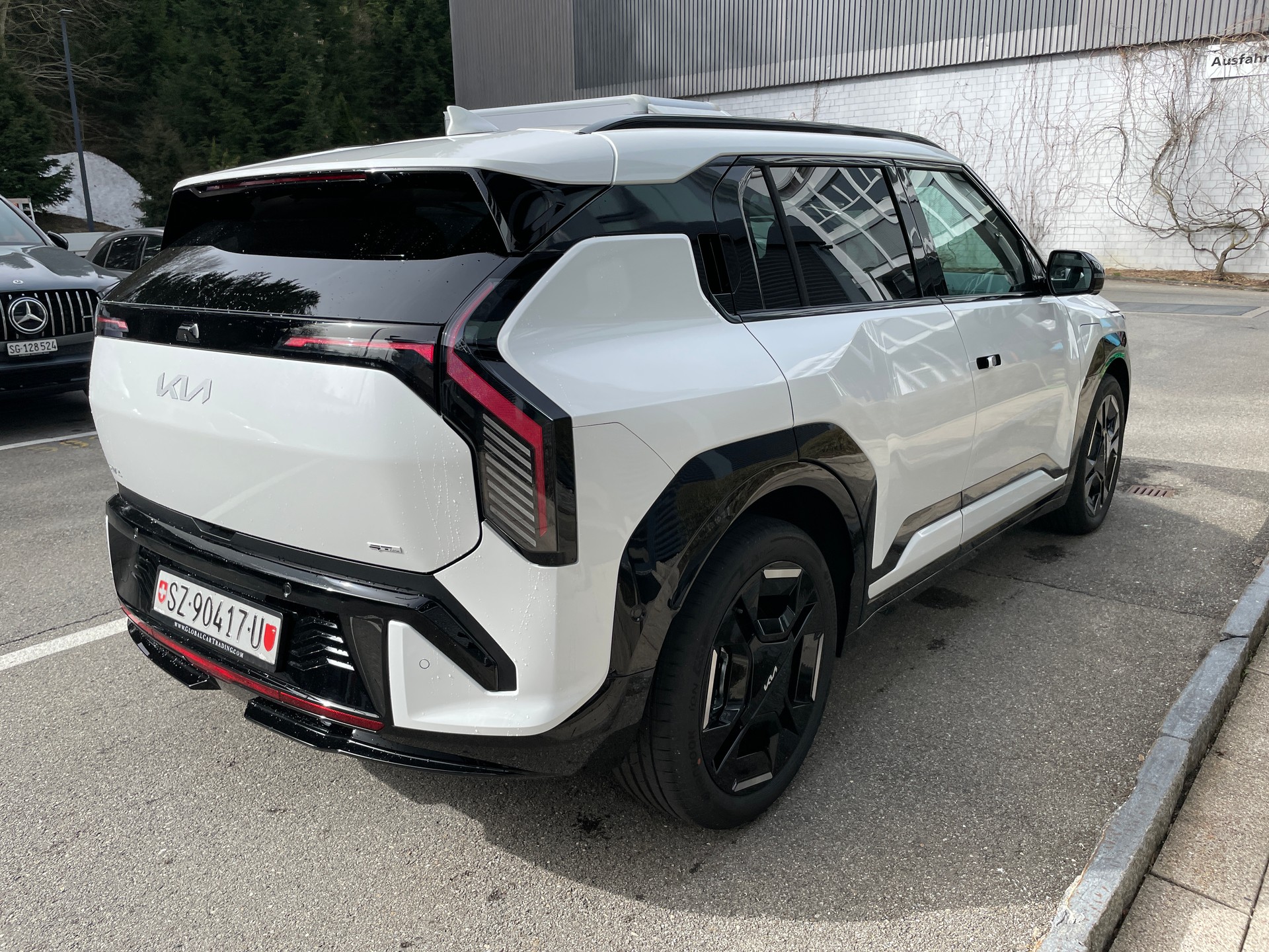 KIA EV3 81,4 kWh GT-Line mit GT-Line Pack und Panoramadach! V2L Funktion-image-4