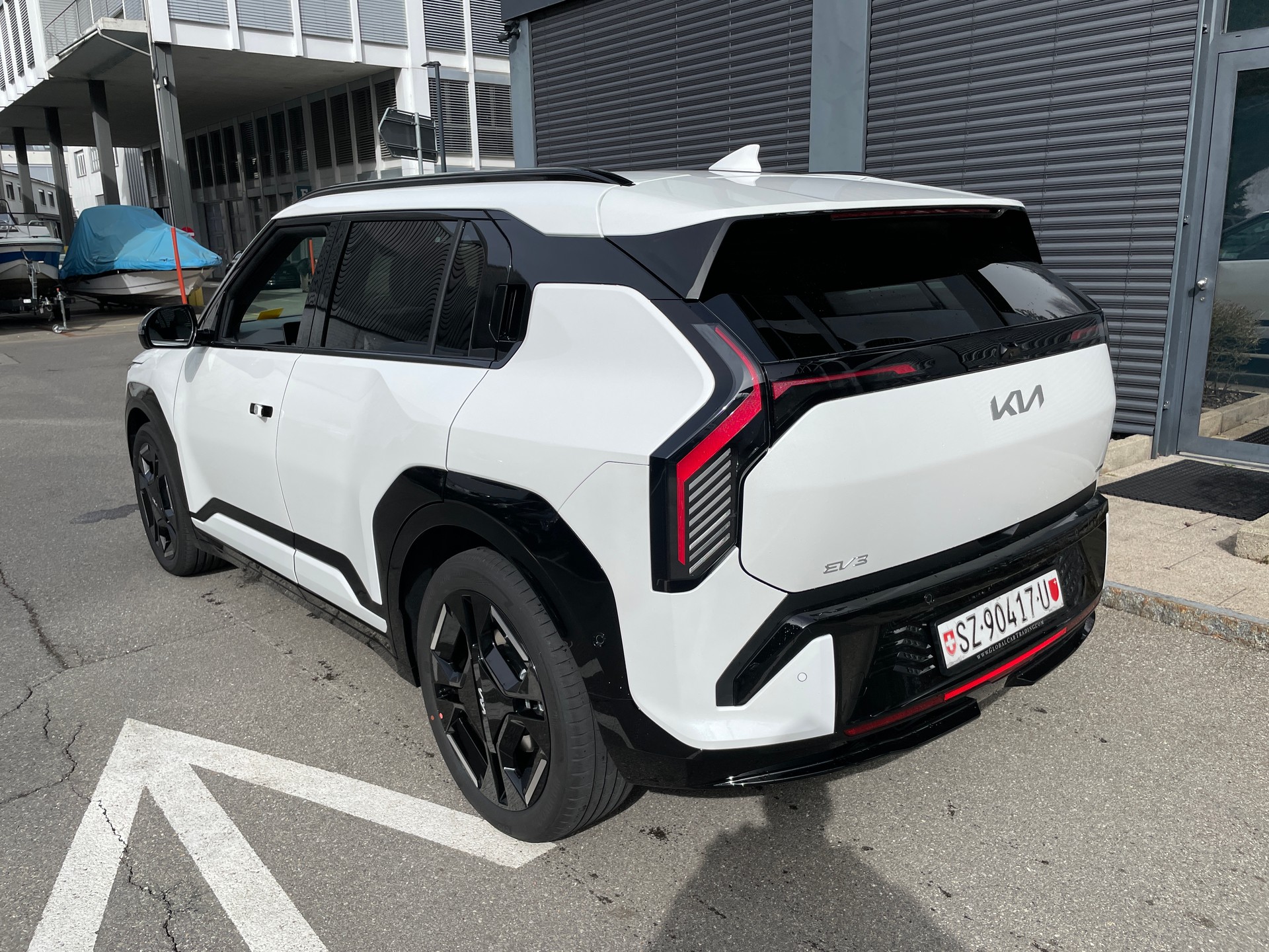 KIA EV3 81,4 kWh GT-Line mit GT-Line Pack und Panoramadach! V2L Funktion-image-2