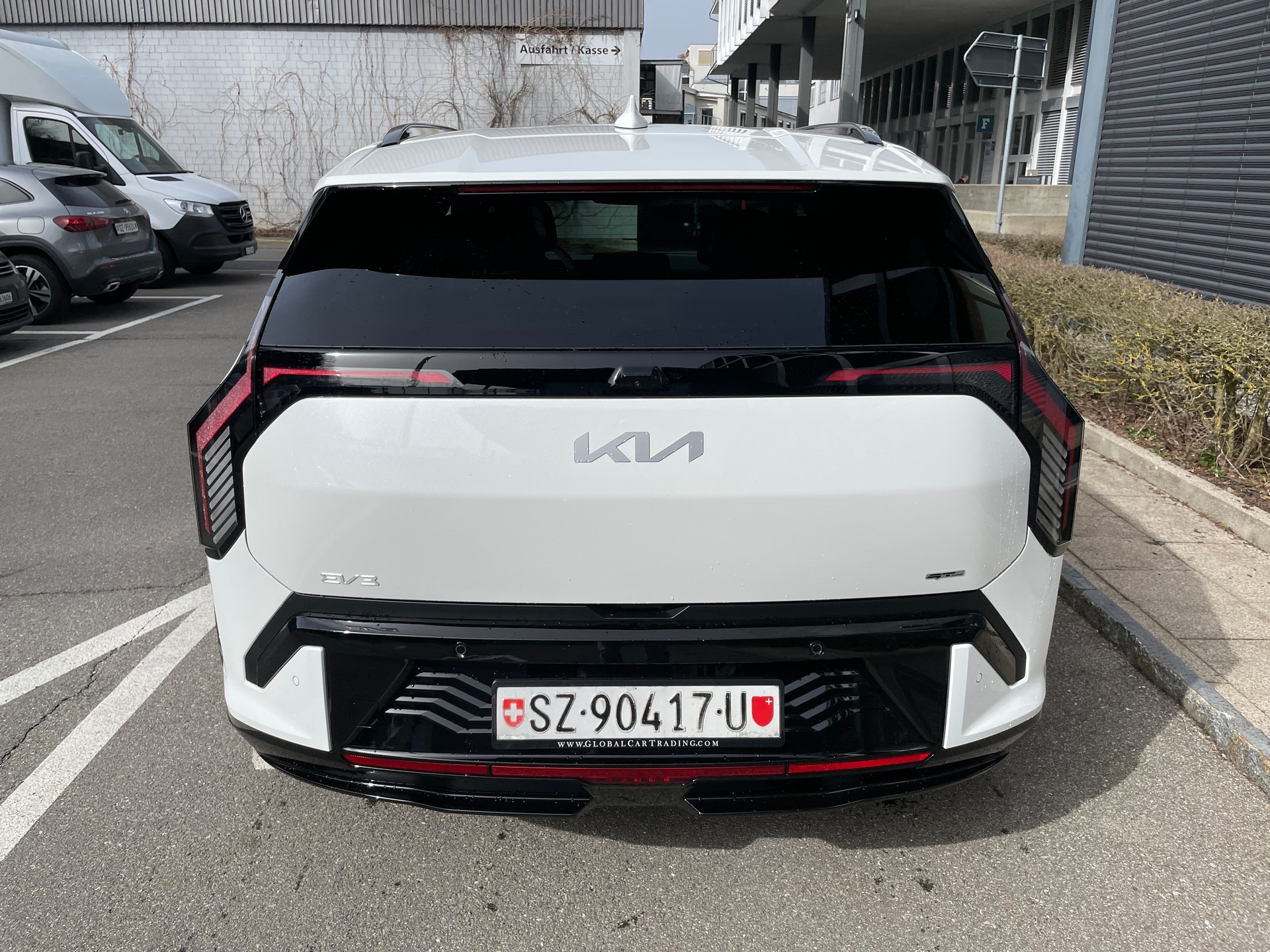 KIA EV3 81,4 kWh GT-Line mit GT-Line Pack und Panoramadach! V2L Funktion-image-3