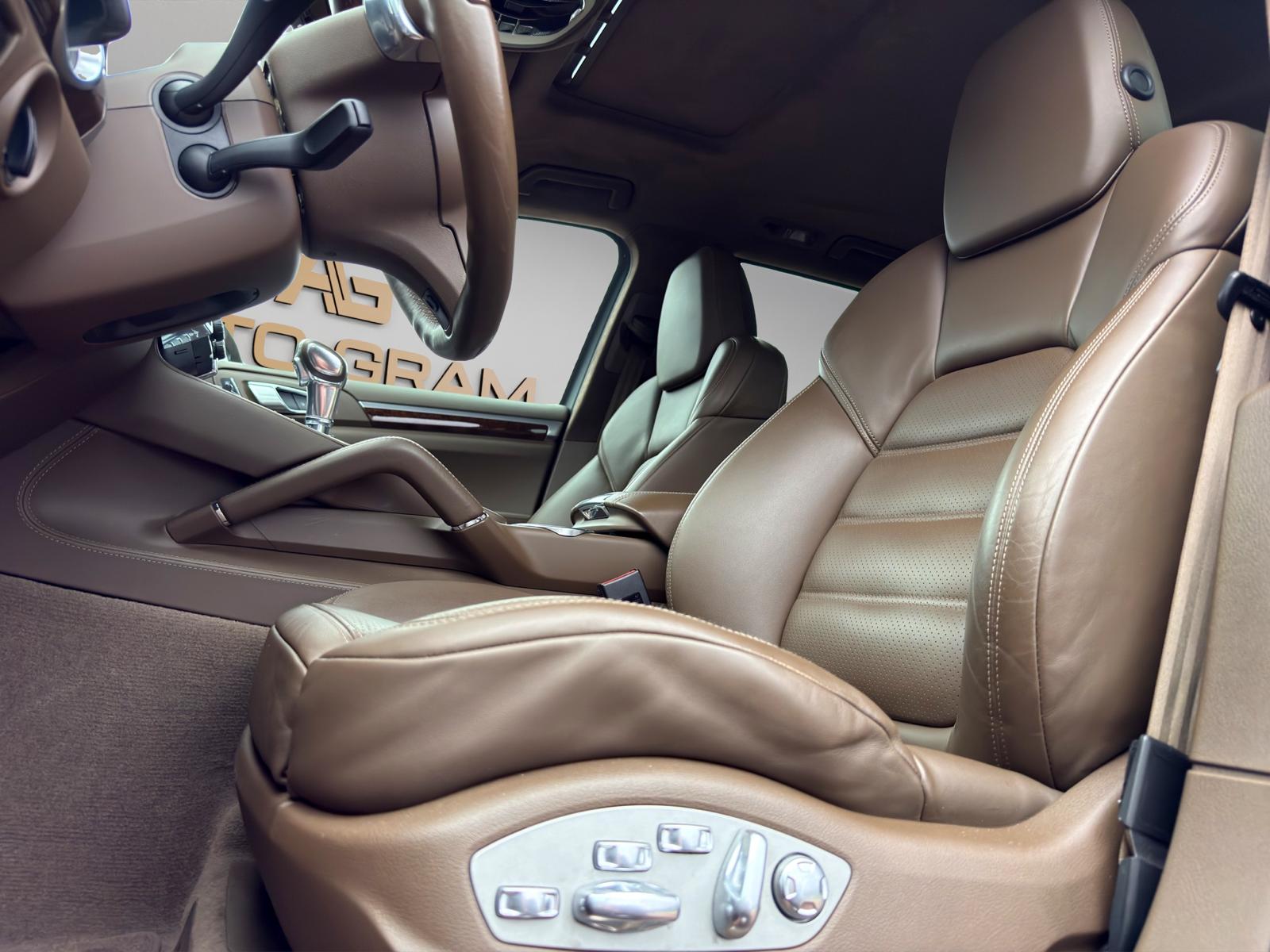 PORSCHE Cayenne Turbo-image-13