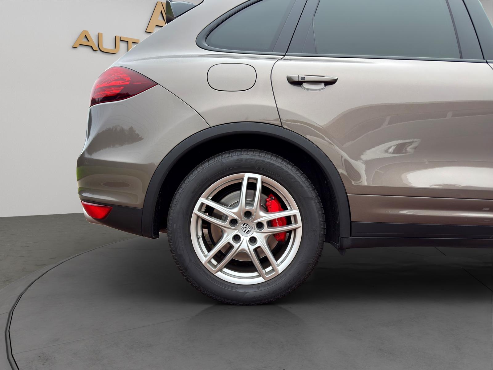 PORSCHE Cayenne Turbo-image-10