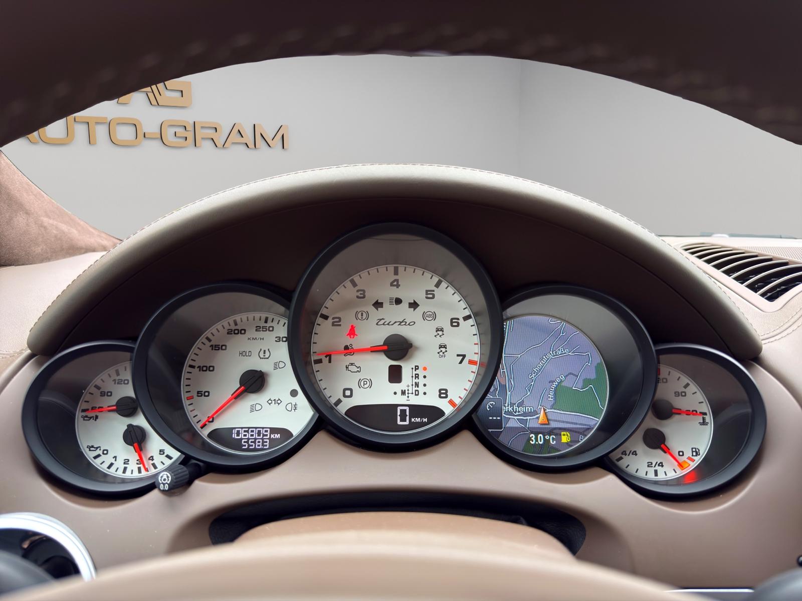 PORSCHE Cayenne Turbo-image-18