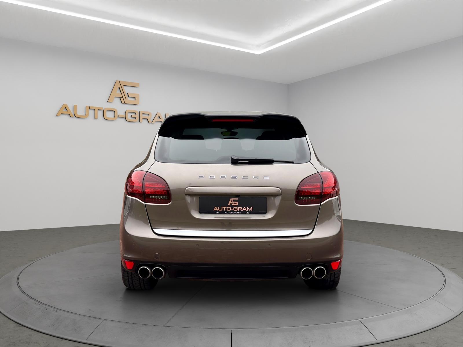 PORSCHE Cayenne Turbo-image-3