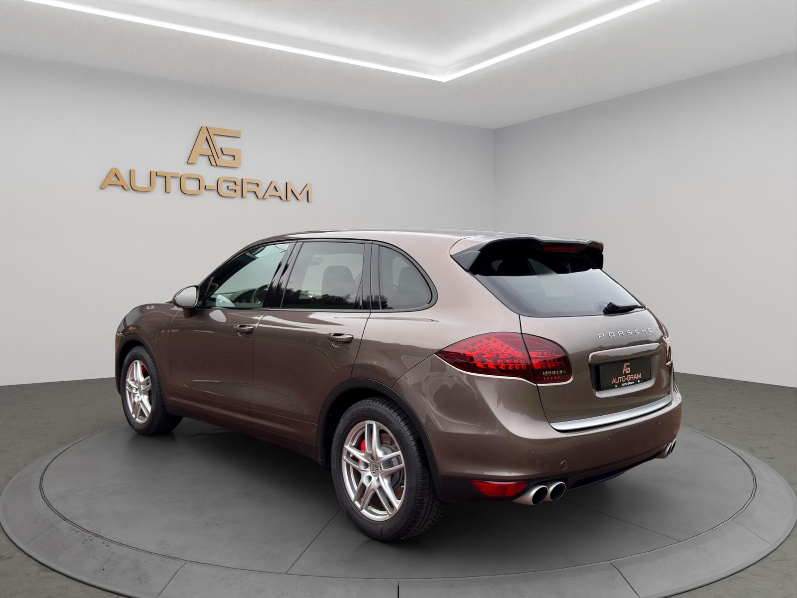 PORSCHE Cayenne Turbo-image-4