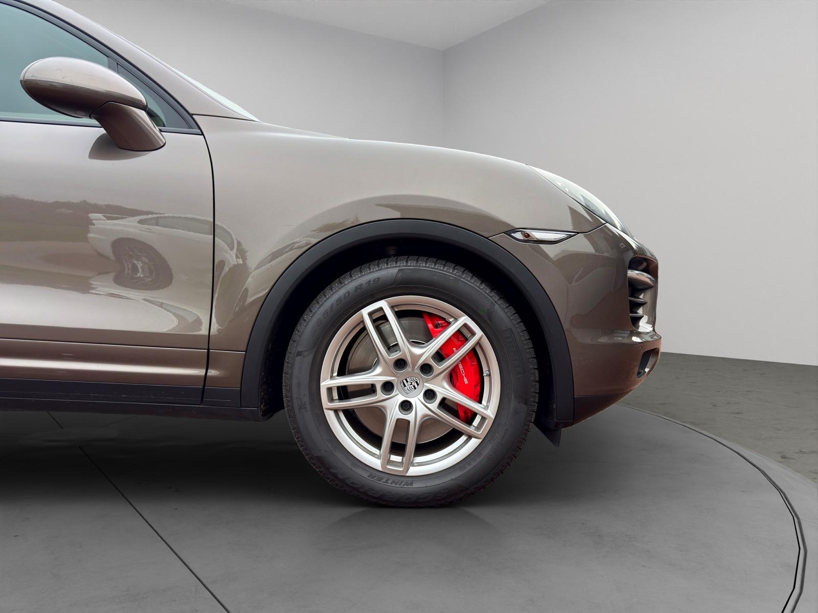 PORSCHE Cayenne Turbo-image-11