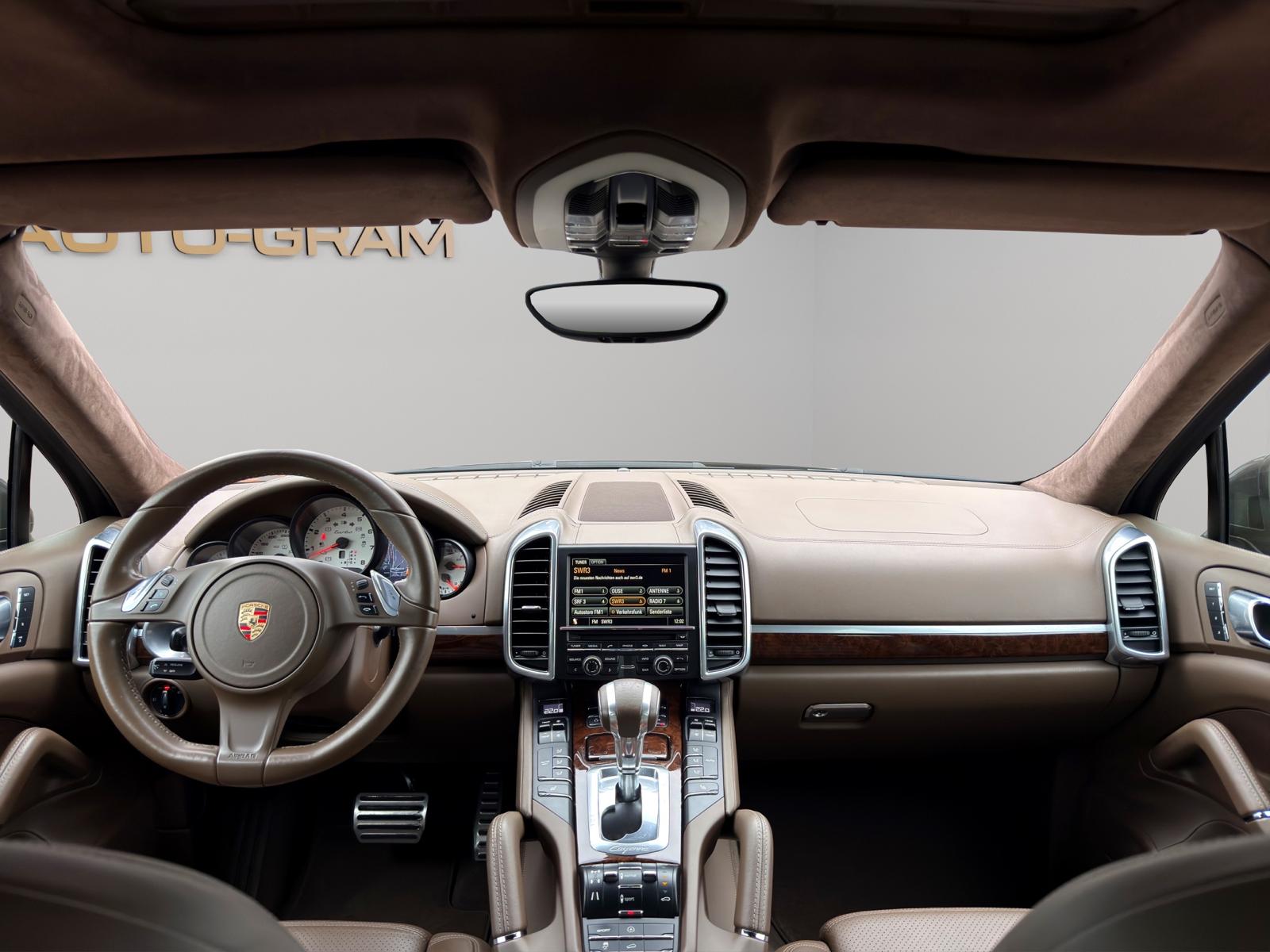 PORSCHE Cayenne Turbo-image-17