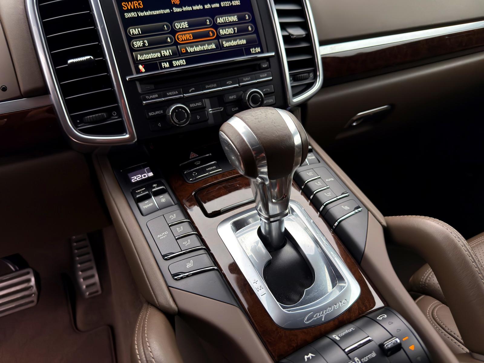 PORSCHE Cayenne Turbo-image-22