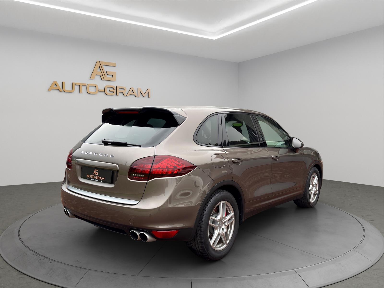 PORSCHE Cayenne Turbo-image-2