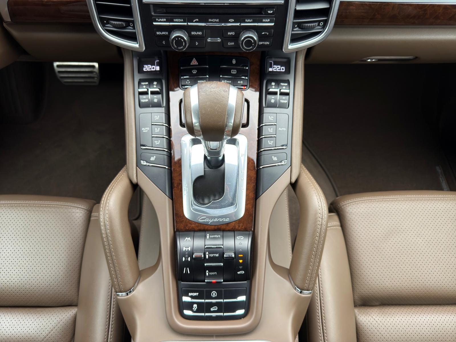 PORSCHE Cayenne Turbo-image-20