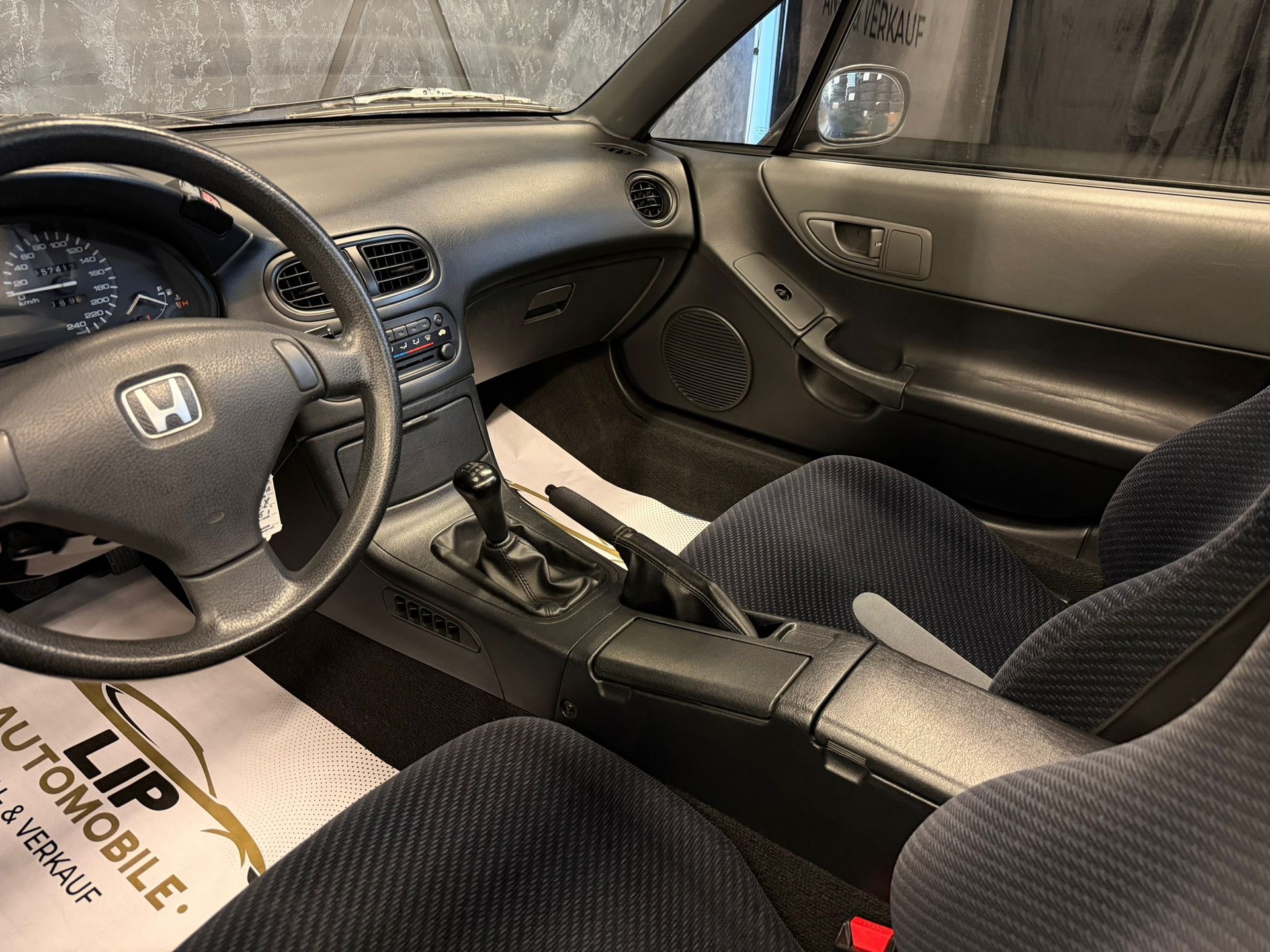 HONDA CRX 1.6i-16 V-TEC ESi-image-9
