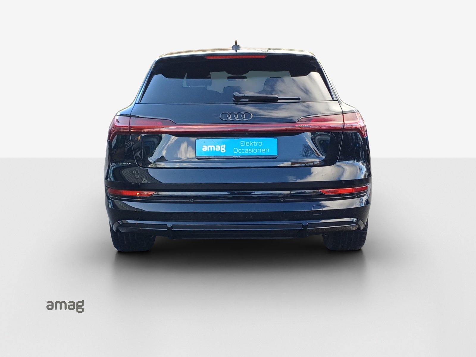 AUDI e-tron 55 S Line Black Edition quattro-image-4