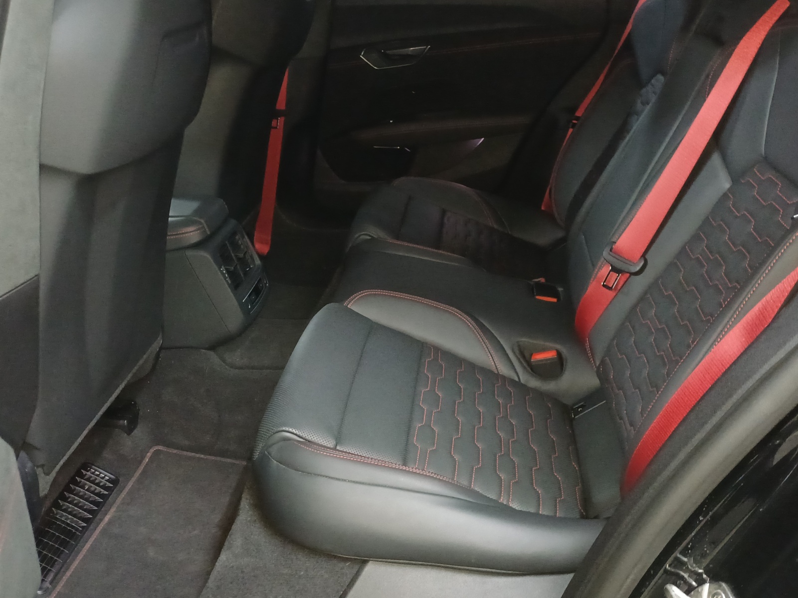 AUDI RS e-tron GT performance quattro-image-11