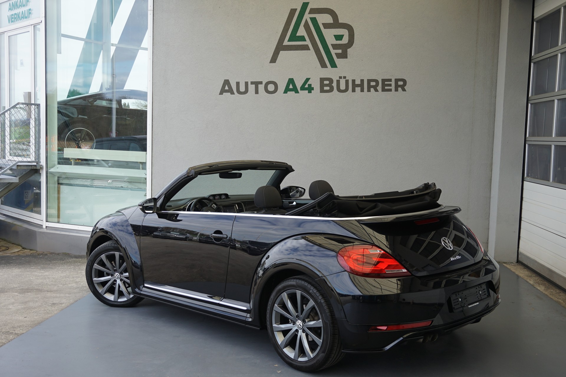 VW Beetle 1.4 TSI BMT 150PS R-Line Cabriolet DSG-Automat-image-11