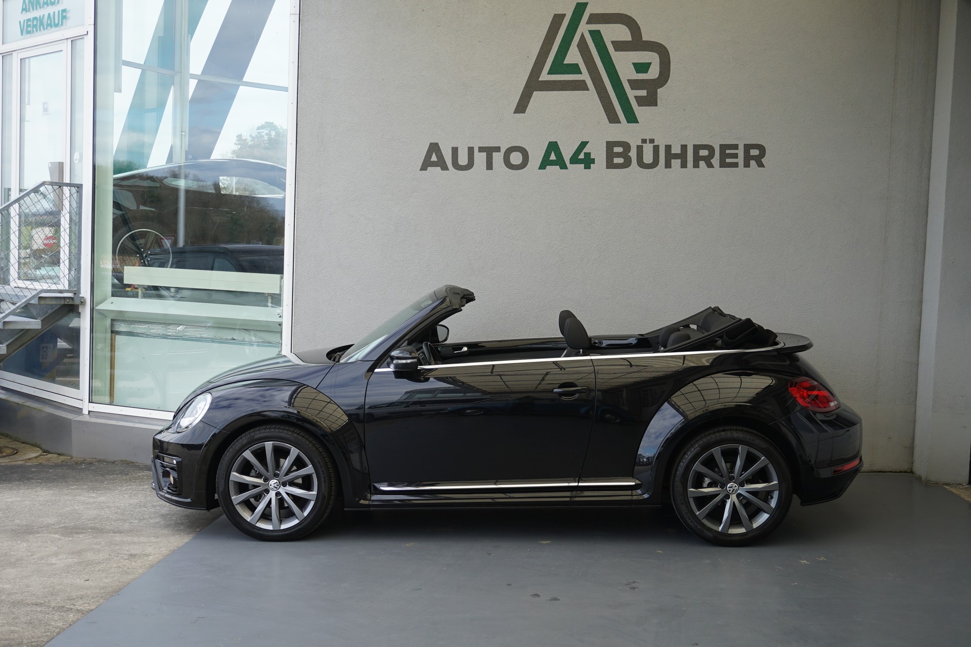 VW Beetle 1.4 TSI BMT 150PS R-Line Cabriolet DSG-Automat-image-1