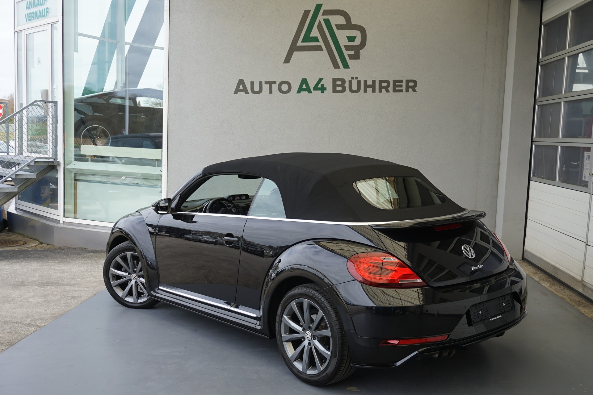 VW Beetle 1.4 TSI BMT 150PS R-Line Cabriolet DSG-Automat-image-10