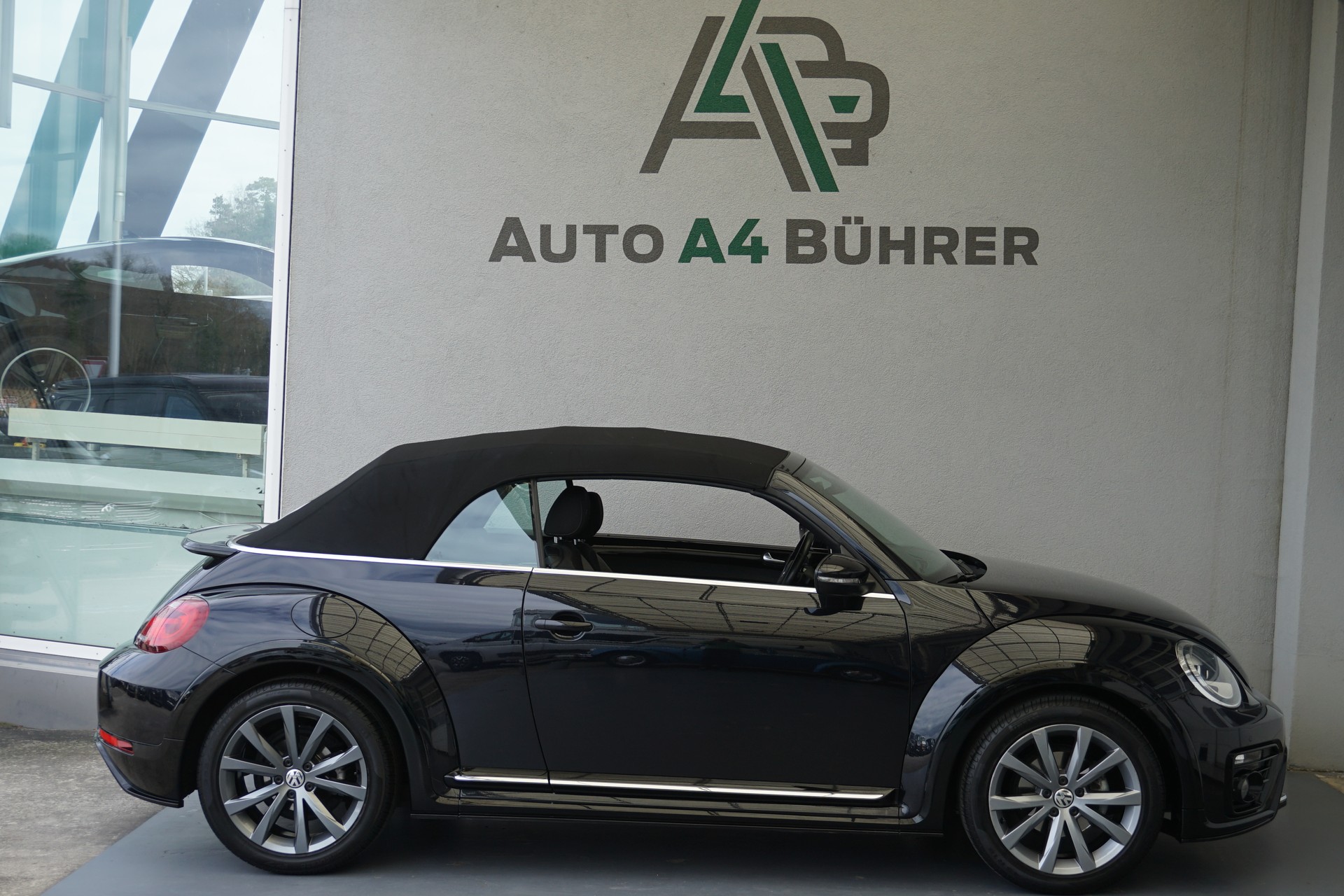 VW Beetle 1.4 TSI BMT 150PS R-Line Cabriolet DSG-Automat-image-8