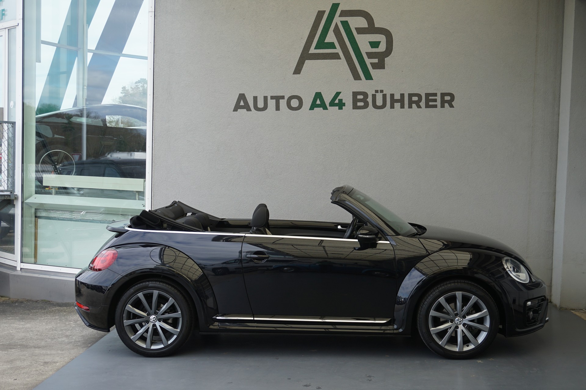 VW Beetle 1.4 TSI BMT 150PS R-Line Cabriolet DSG-Automat-image-9