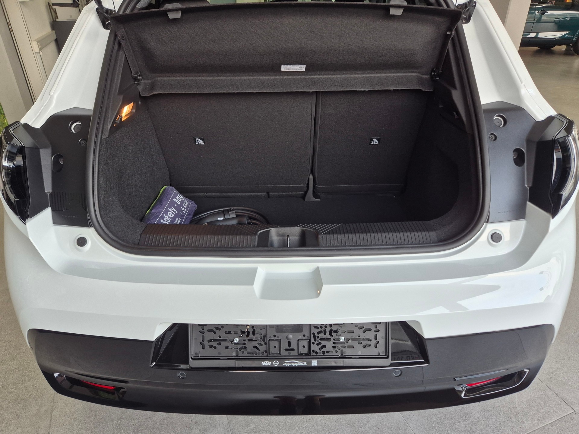 NISSAN Micra 52kWh Advance-image-4