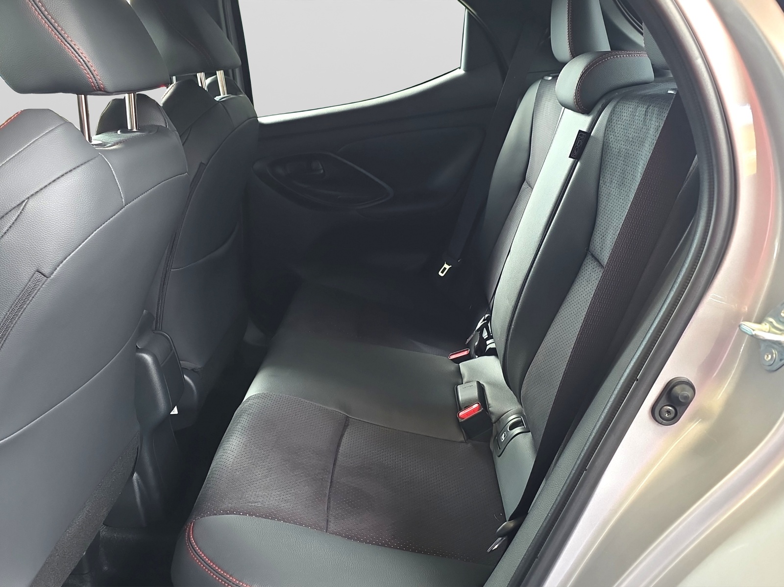 TOYOTA Yaris 1.5 VVT-i HSD GR Sport-image-12