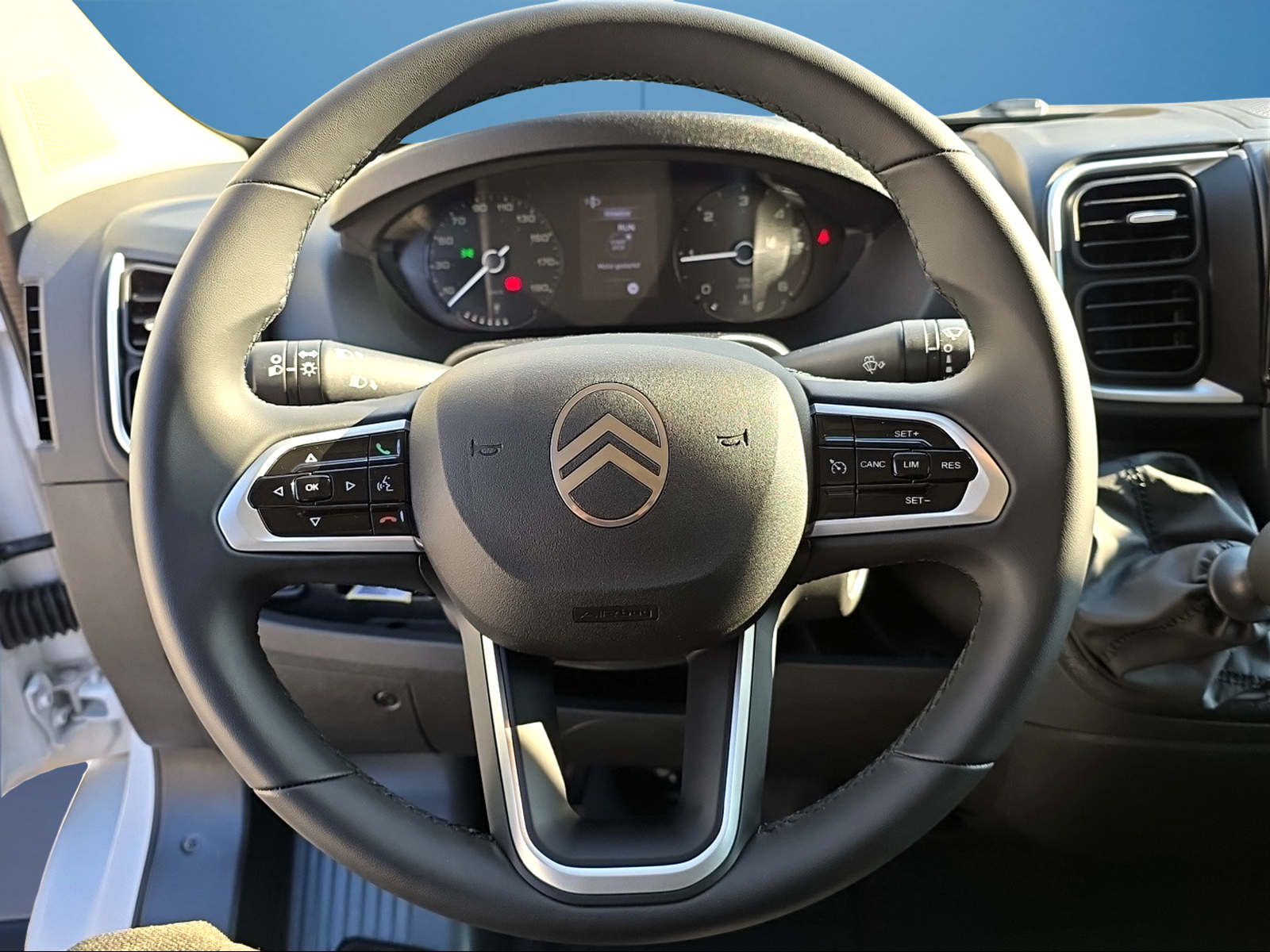 CITROEN Jumper 35+ 2.2 BlueHDi 140 L2H2-image-12