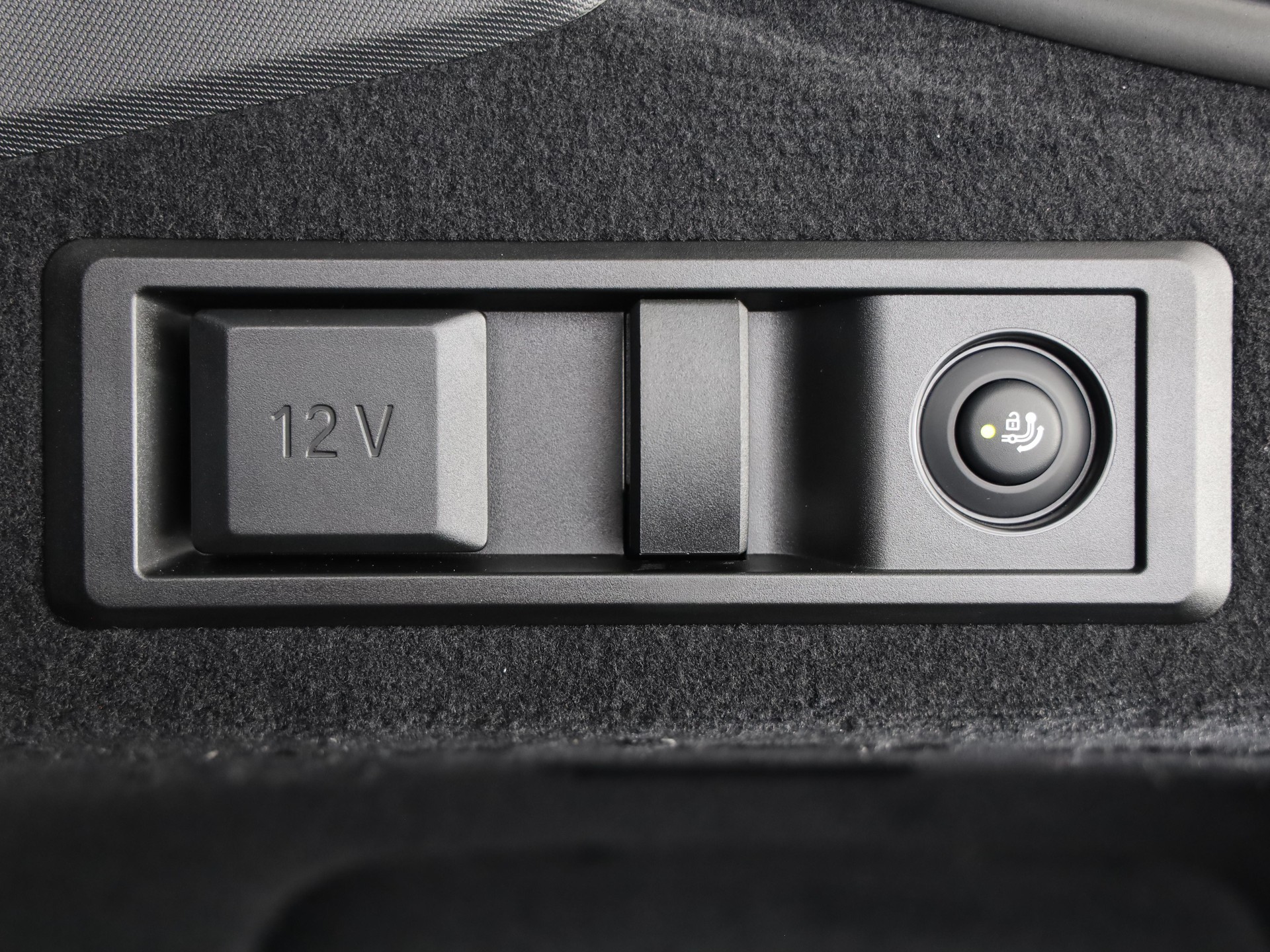 BMW i4 xDrive40-image-8