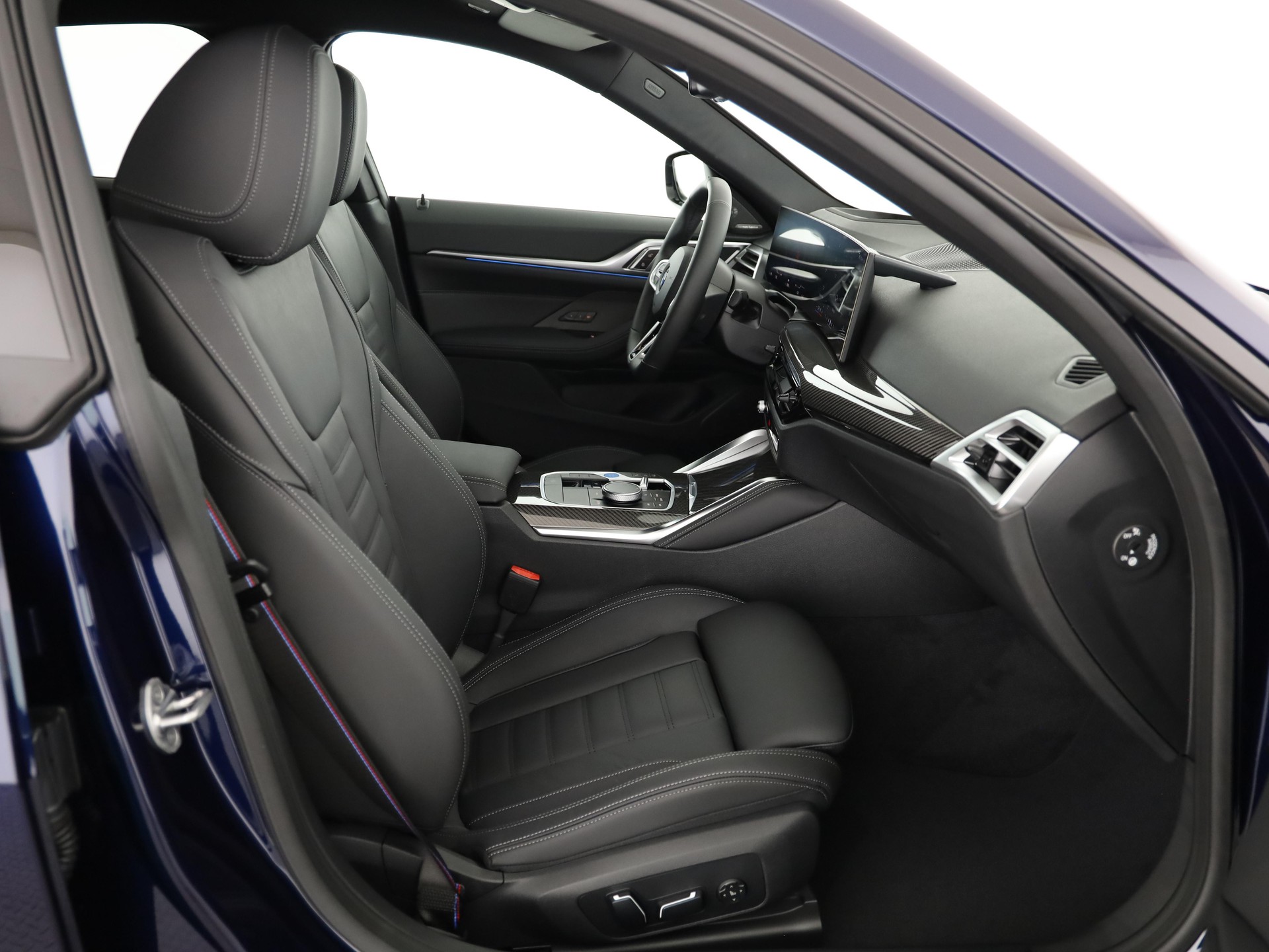 BMW i4 xDrive40-image-17