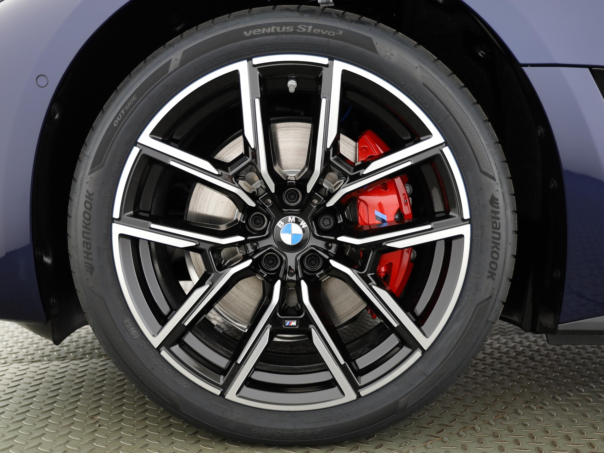 BMW i4 xDrive40-image-24