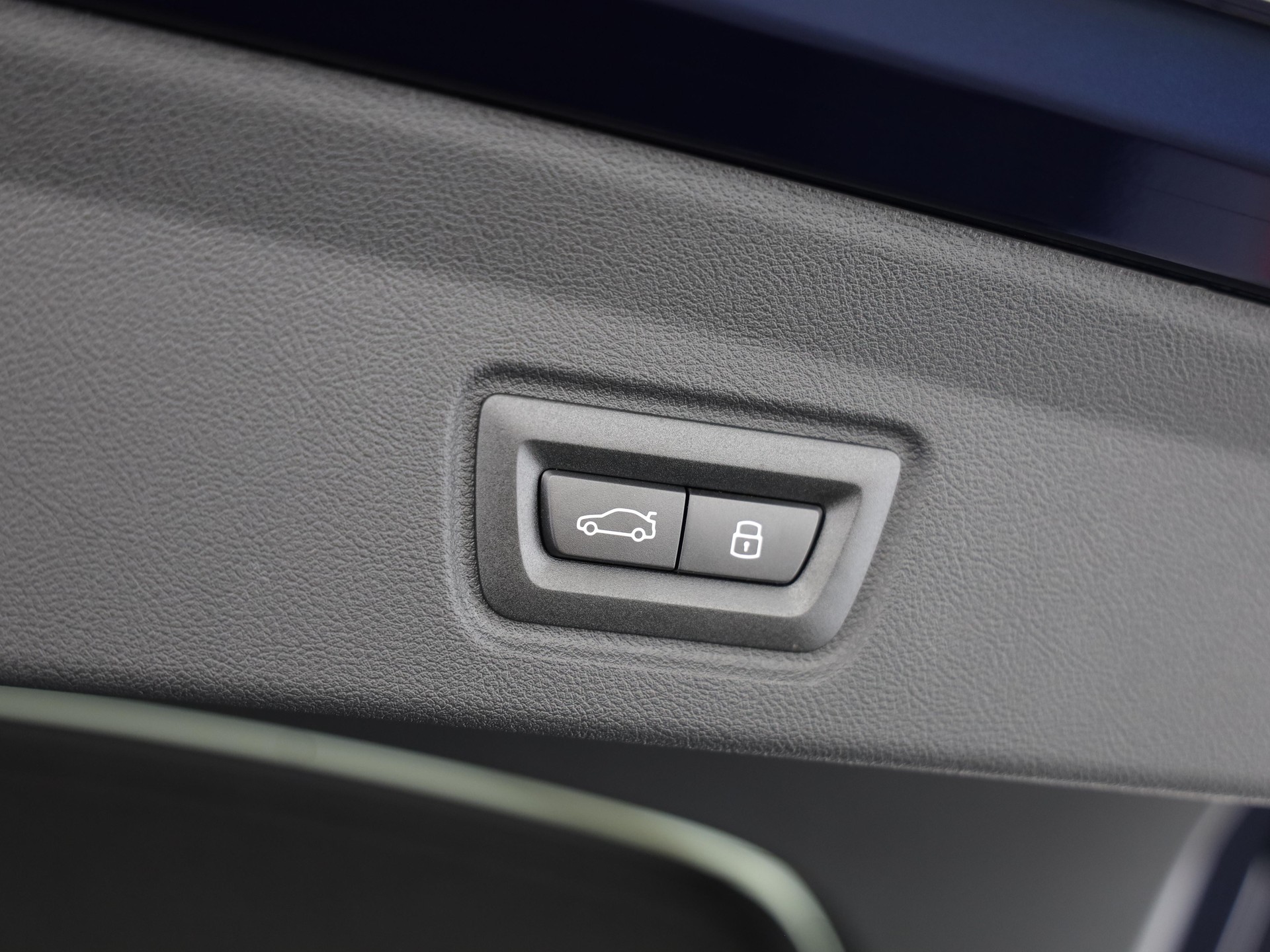 BMW i4 xDrive40-image-9