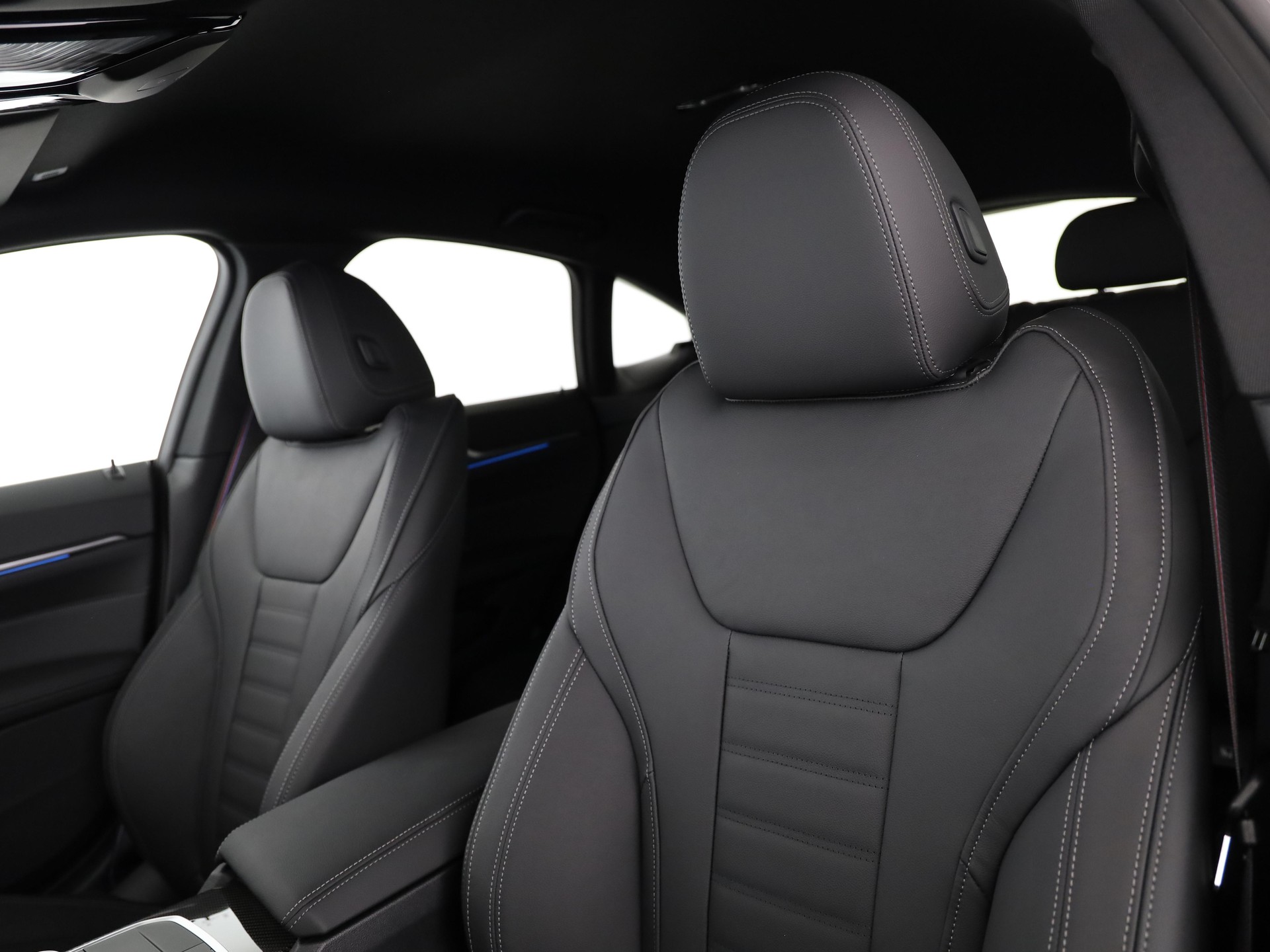 BMW i4 xDrive40-image-12