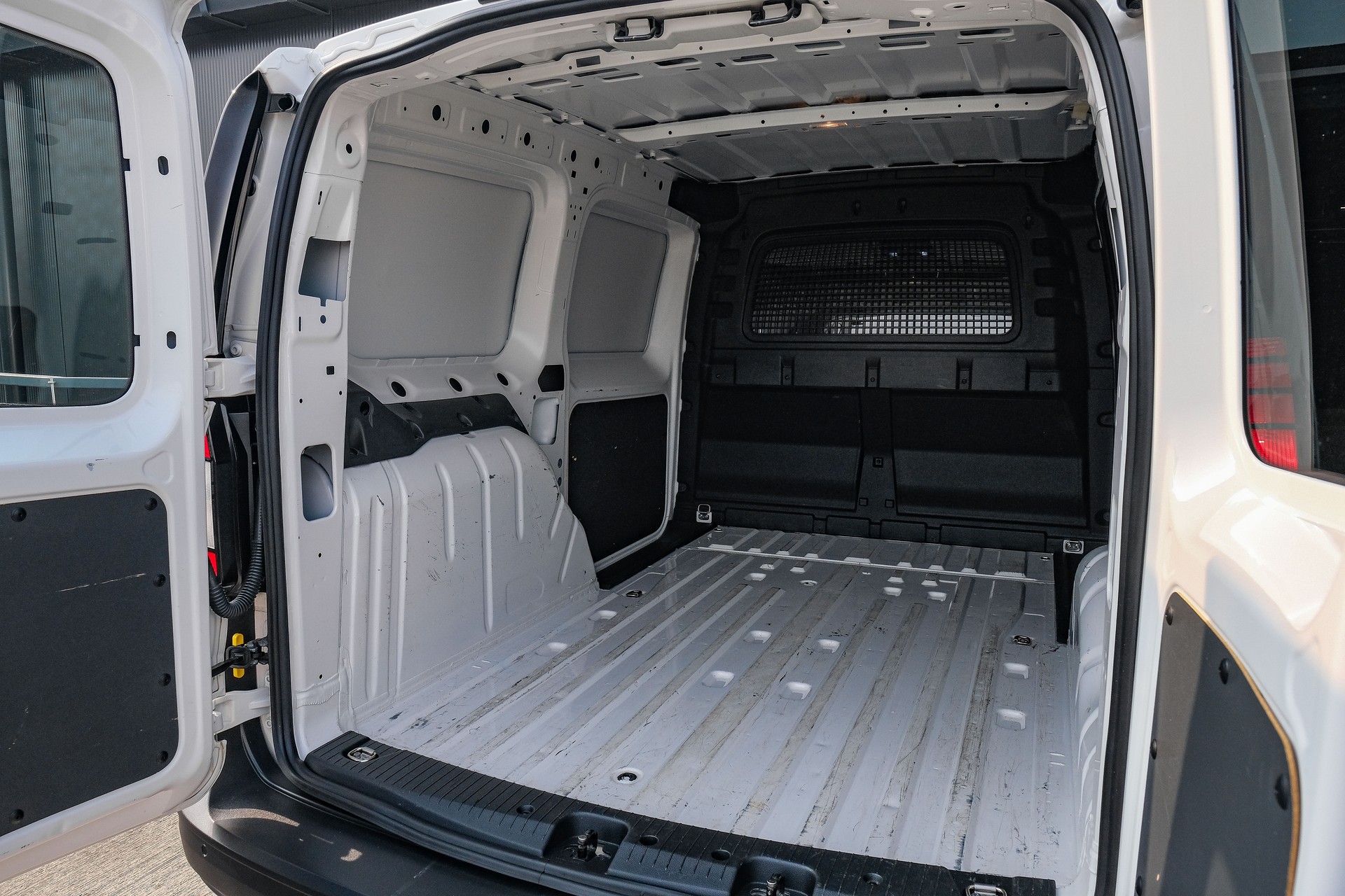 VW Caddy Cargo 2.0TDI Maxi-image-20