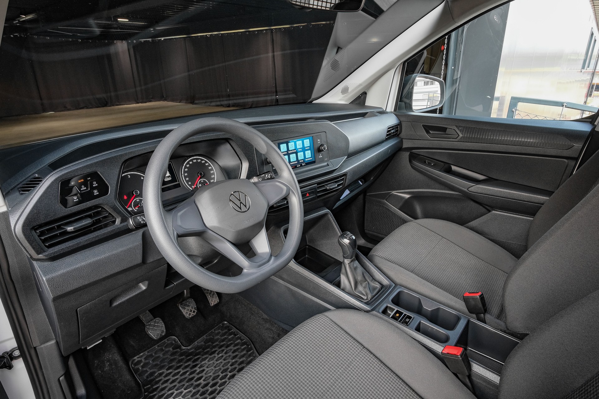 VW Caddy Cargo 2.0TDI Maxi-image-11