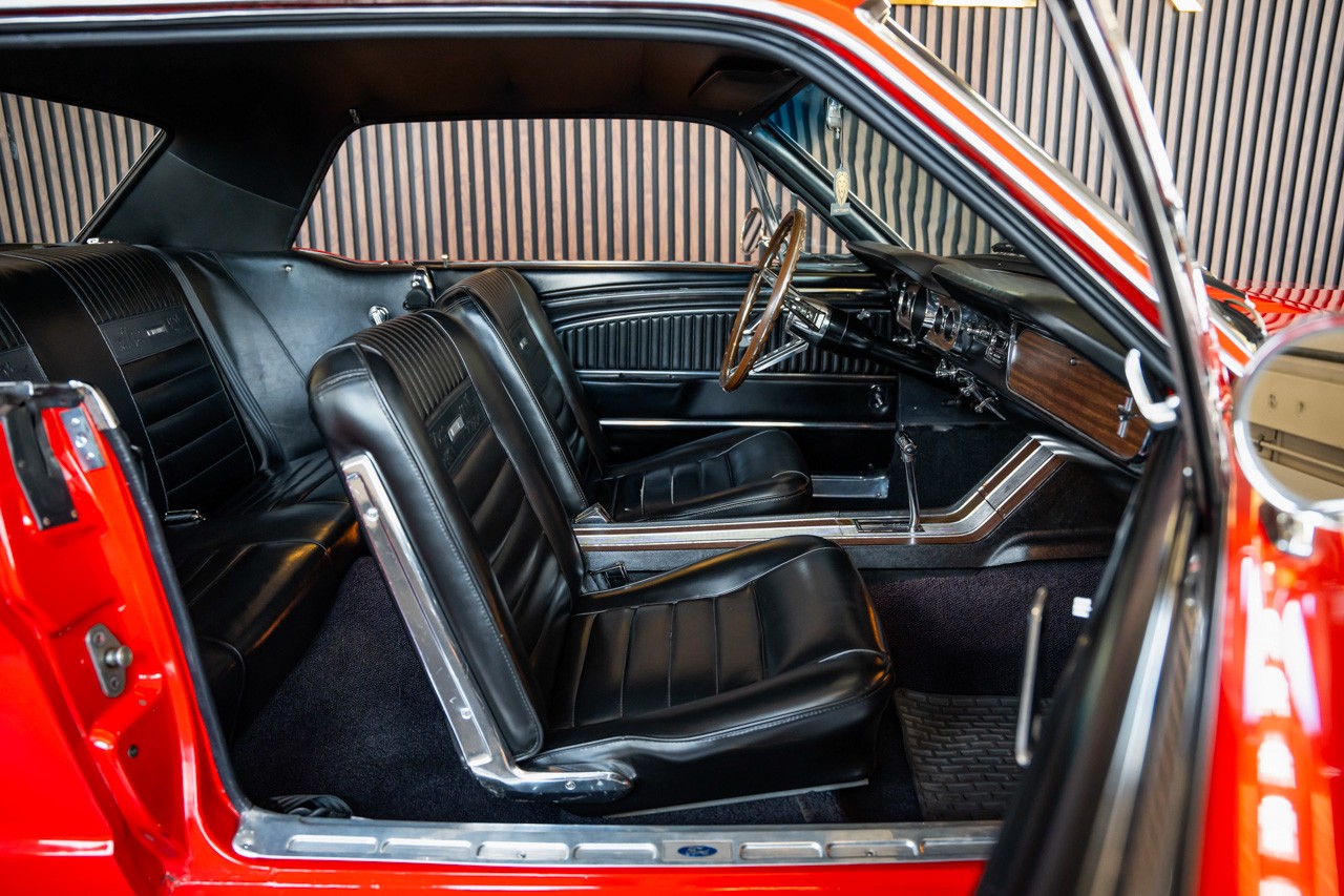 FORD MUSTANG V8-image-14