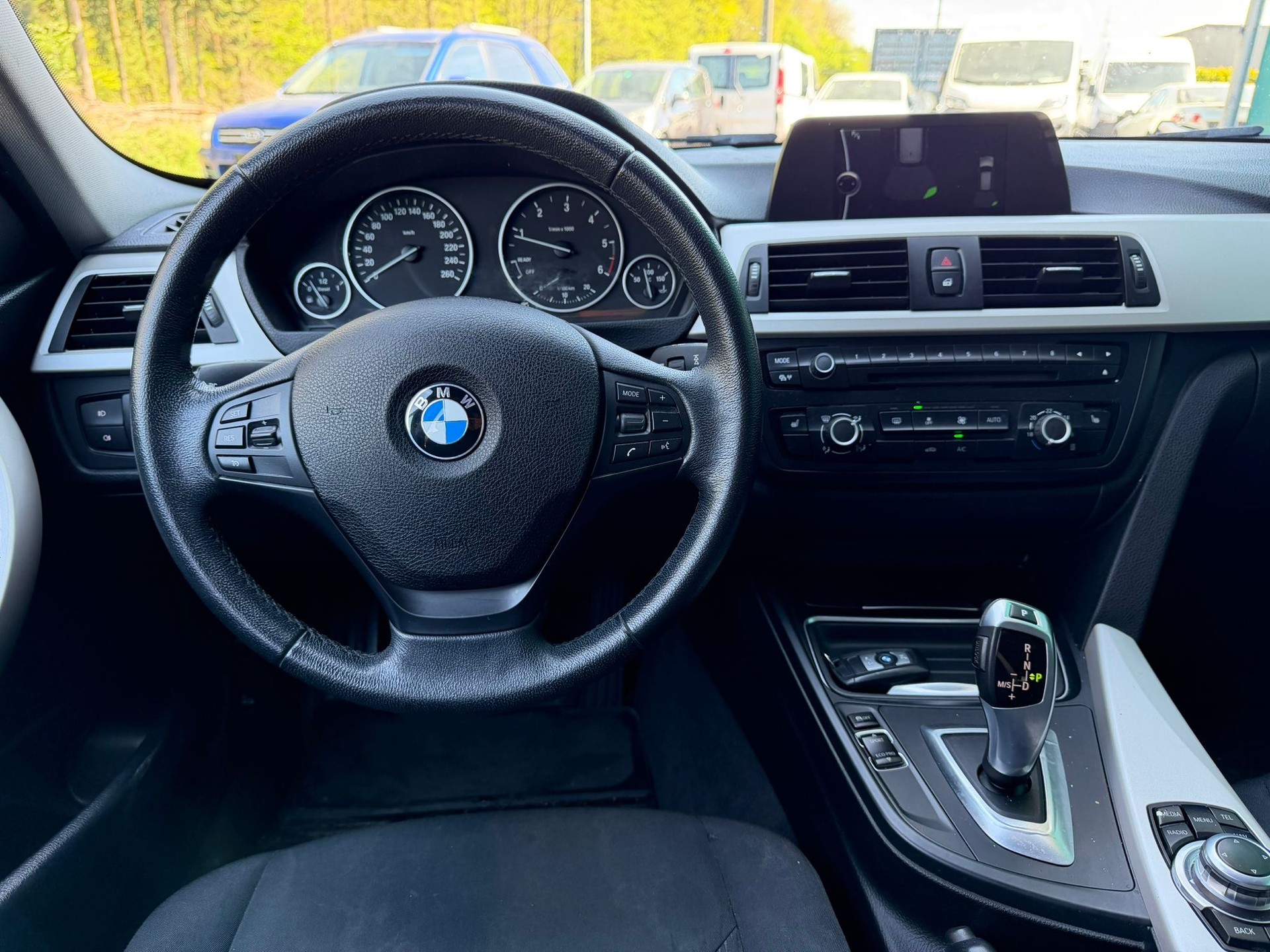 BMW 318d Touring Steptronic-image-9