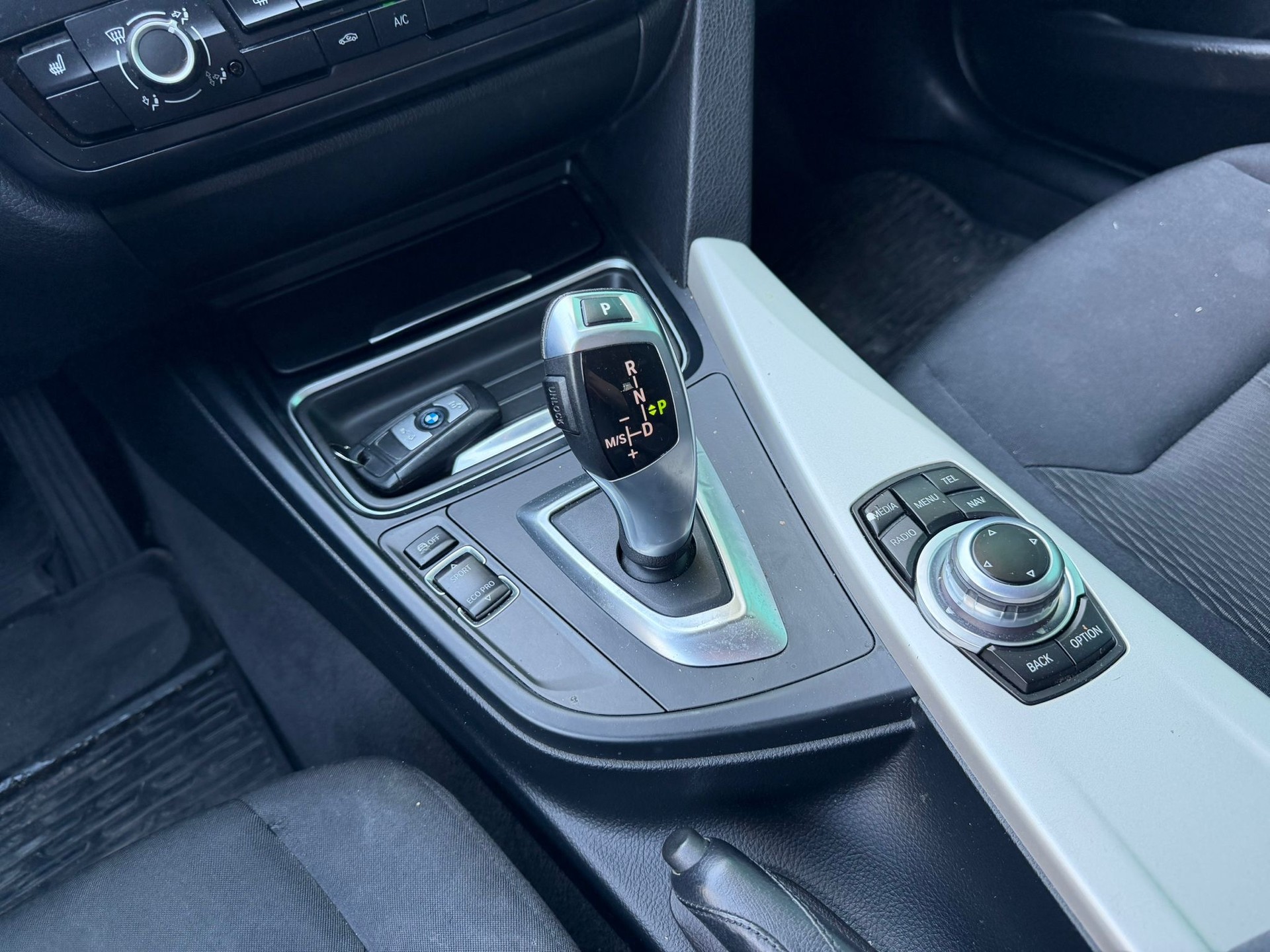 BMW 318d Touring Steptronic-image-12