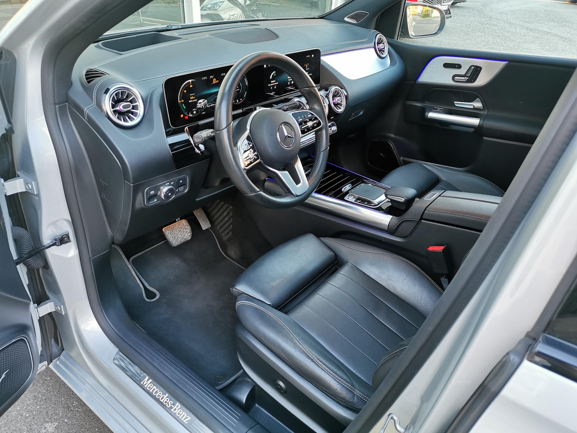 MERCEDES-BENZ B 200 d Night Line-image-9
