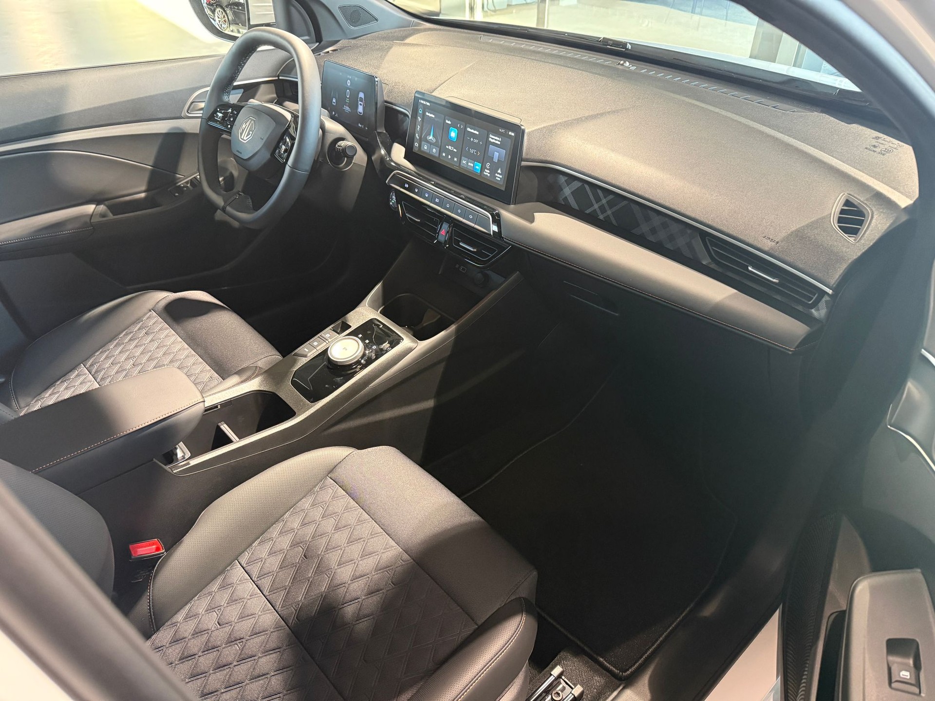MG 3 1.5 Hybrid Luxury Aut.-image-8