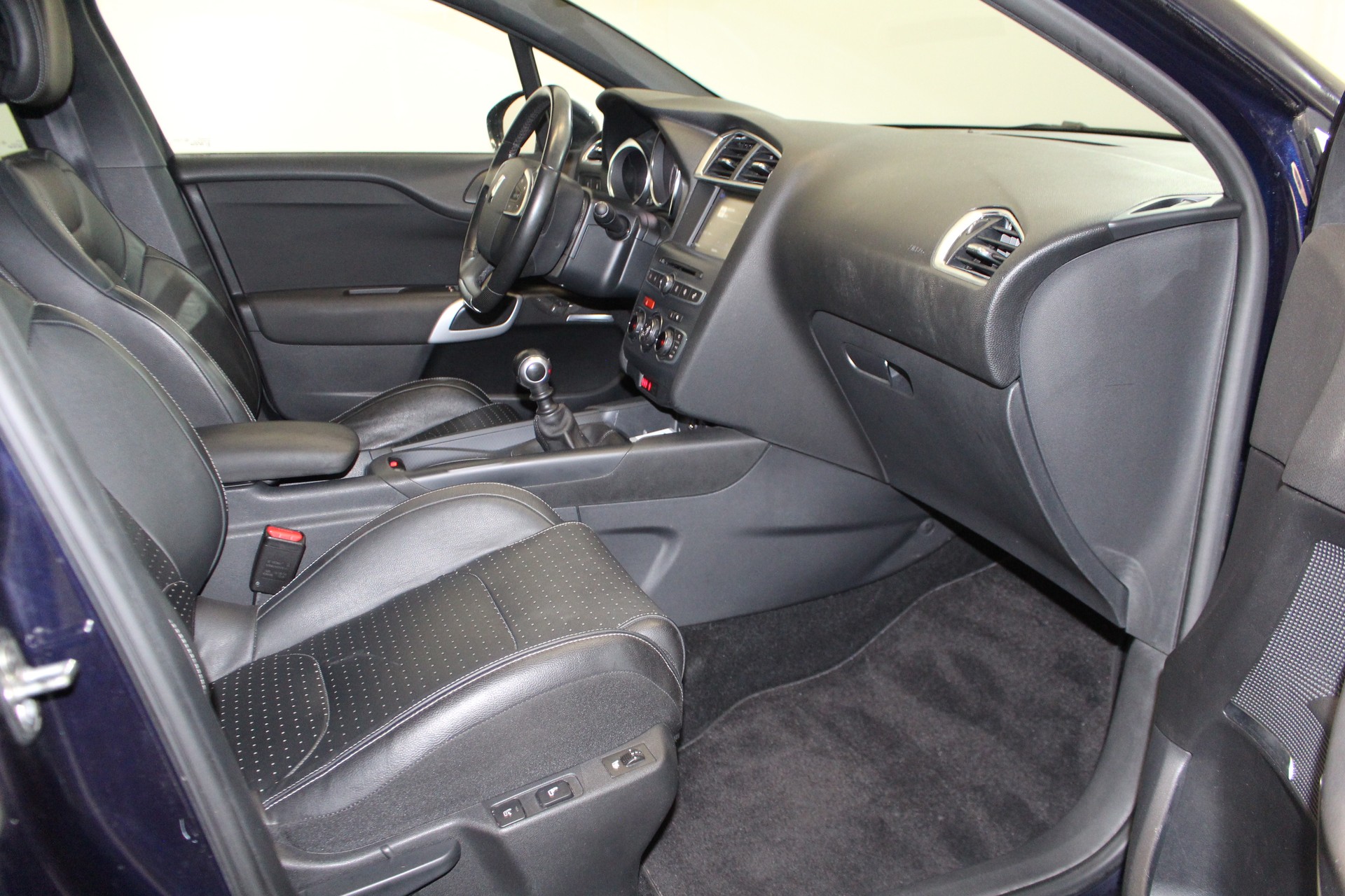 DS AUTOMOBILES DS4 1.6 THP 210 Sport Chic-image-9