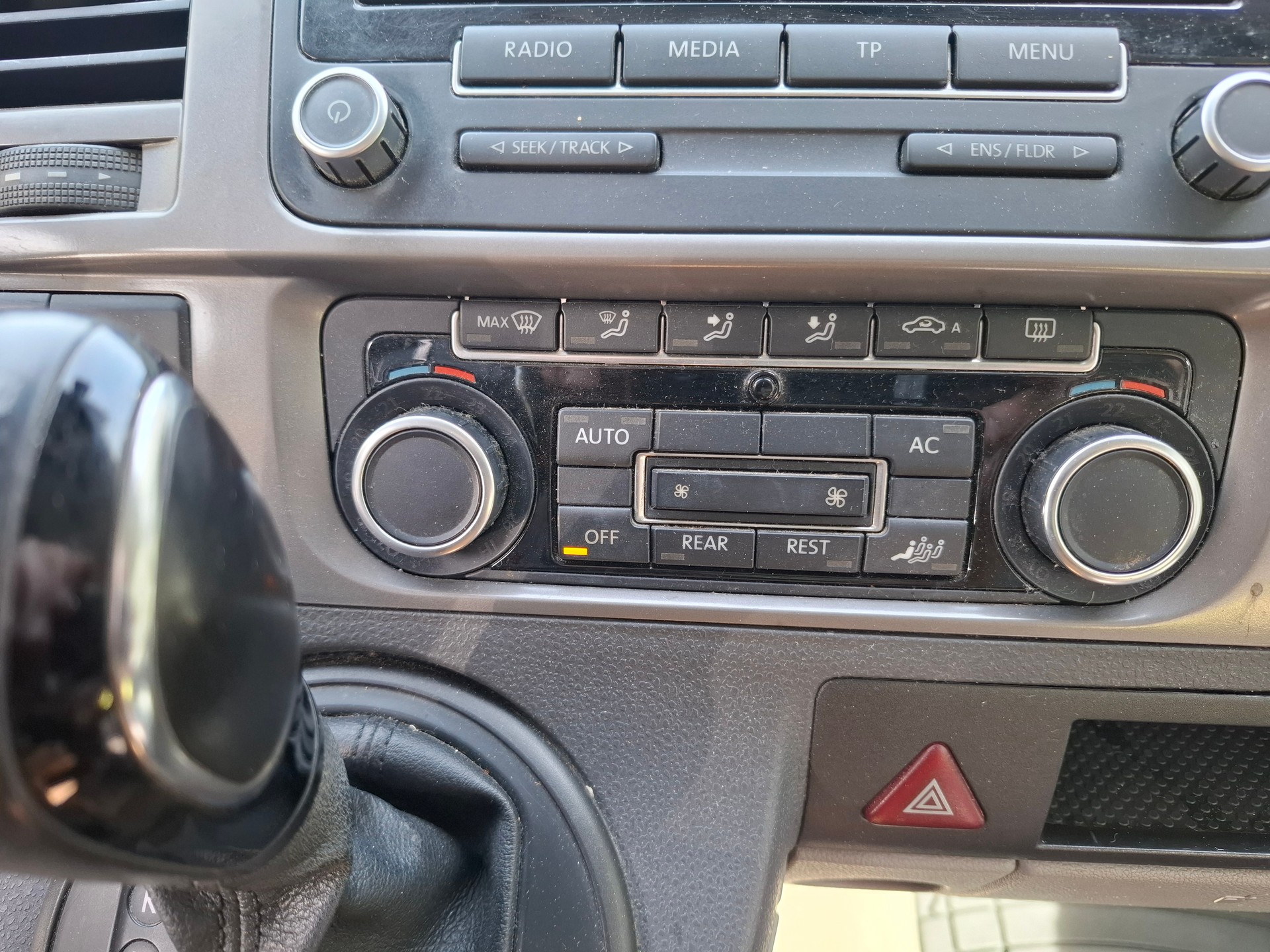 VW T5 California 2.0 Bi-TDI Beach DSG-image-9