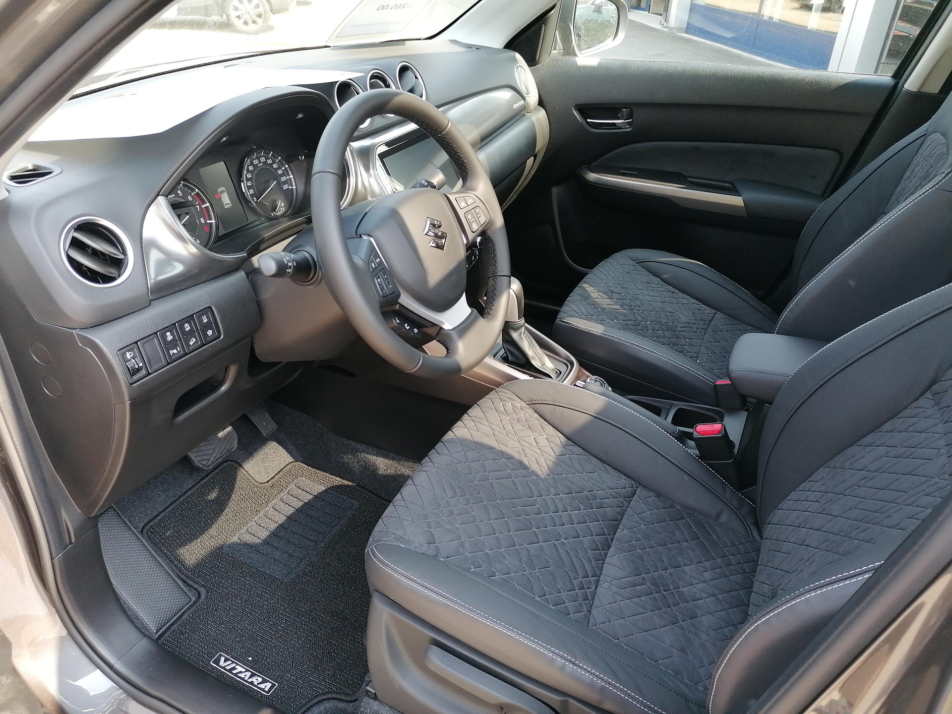 SUZUKI Vitara 1.4 T Compact Top Hybrid 4x4-image-5