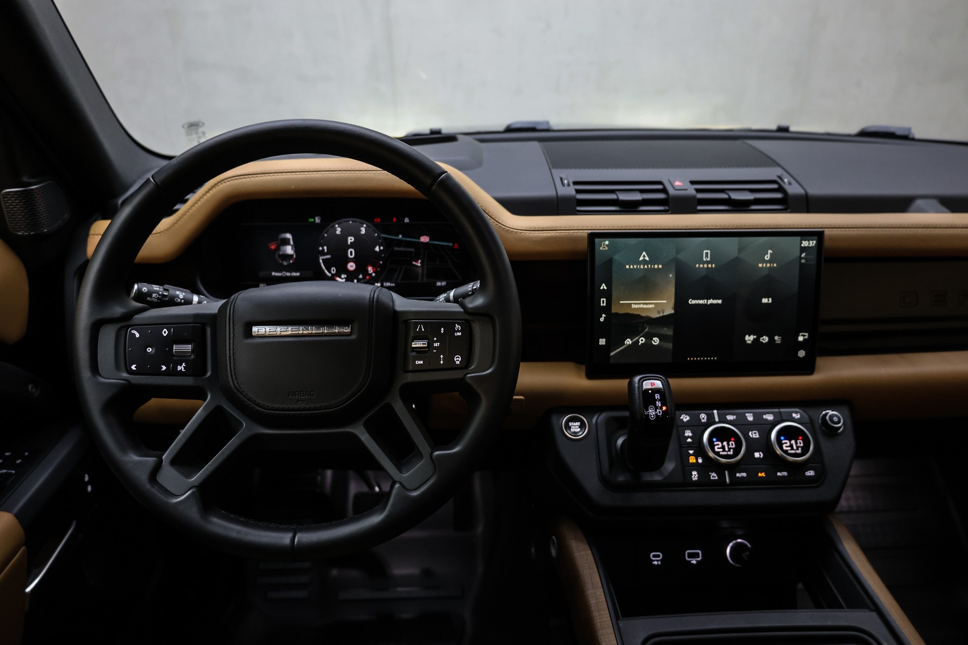 LAND ROVER Defender 110 3.0 D I6 300 X-Dynamic HSE-image-19