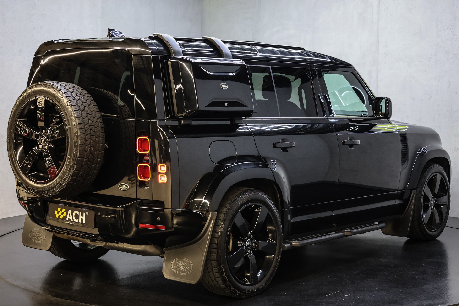 LAND ROVER Defender 110 3.0 D I6 300 X-Dynamic HSE-image-5