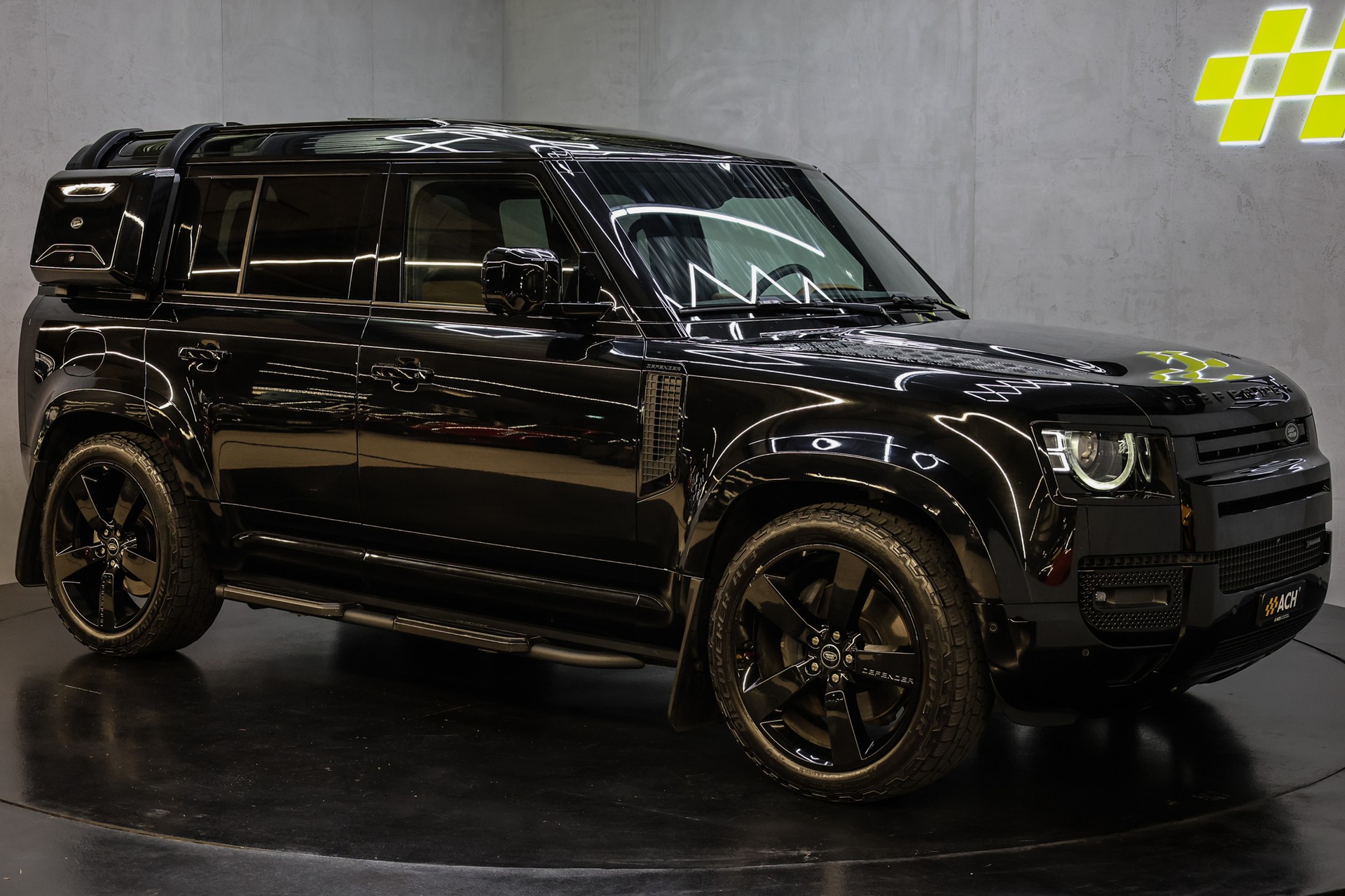 LAND ROVER Defender 110 3.0 D I6 300 X-Dynamic HSE-image-9