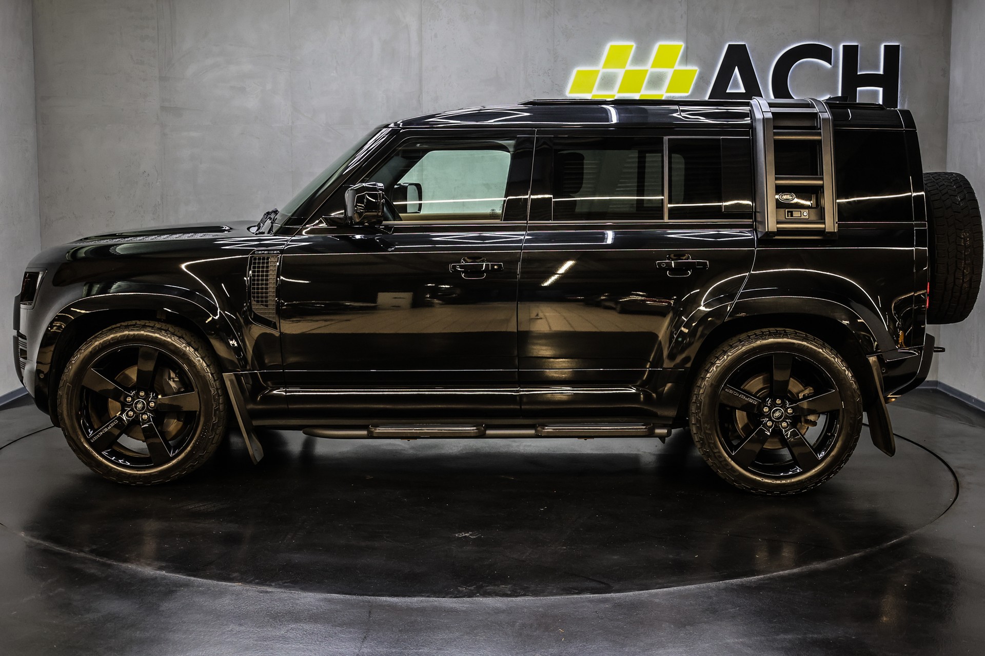LAND ROVER Defender 110 3.0 D I6 300 X-Dynamic HSE-image-7