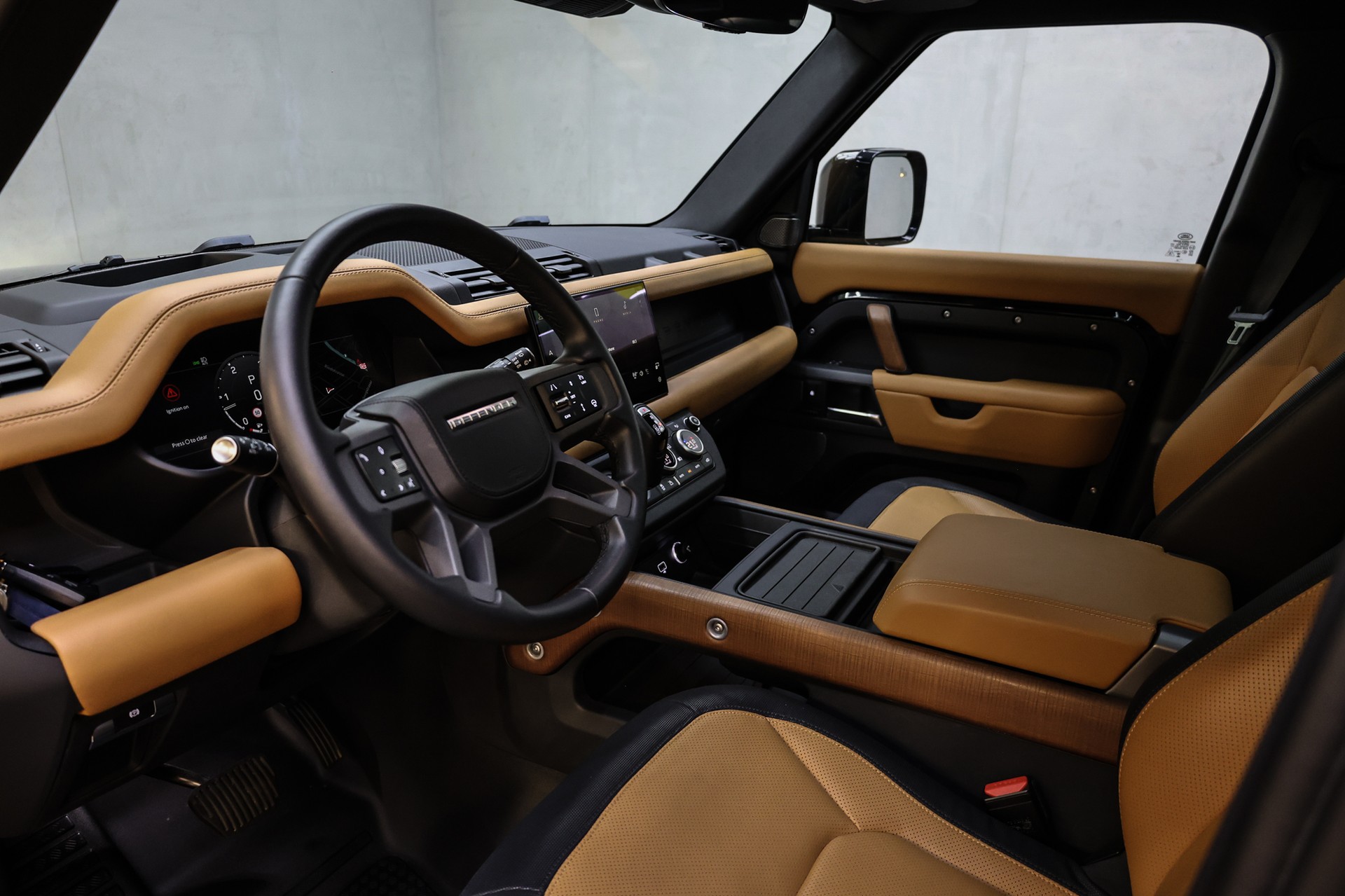 LAND ROVER Defender 110 3.0 D I6 300 X-Dynamic HSE-image-18