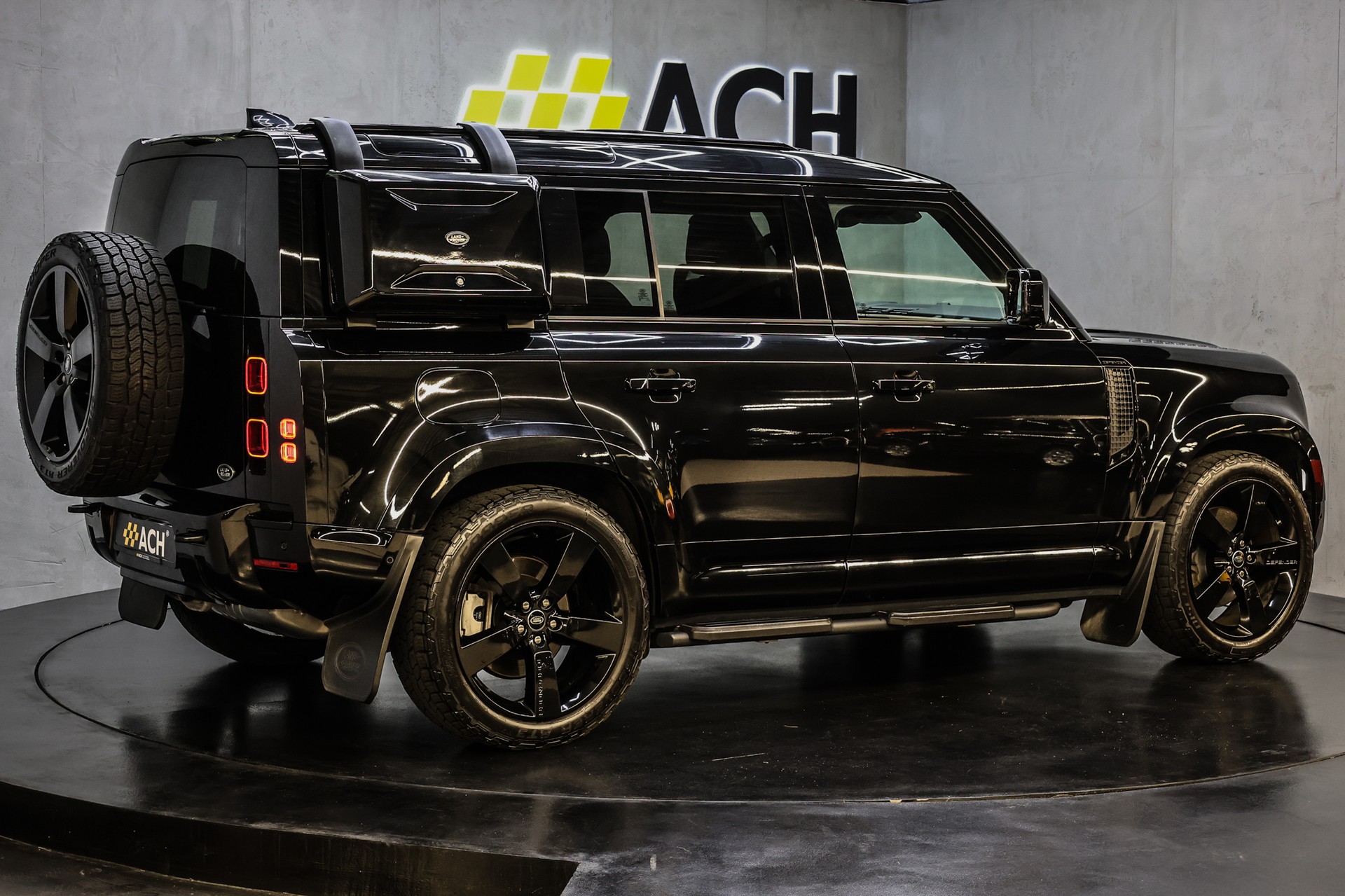 LAND ROVER Defender 110 3.0 D I6 300 X-Dynamic HSE-image-11