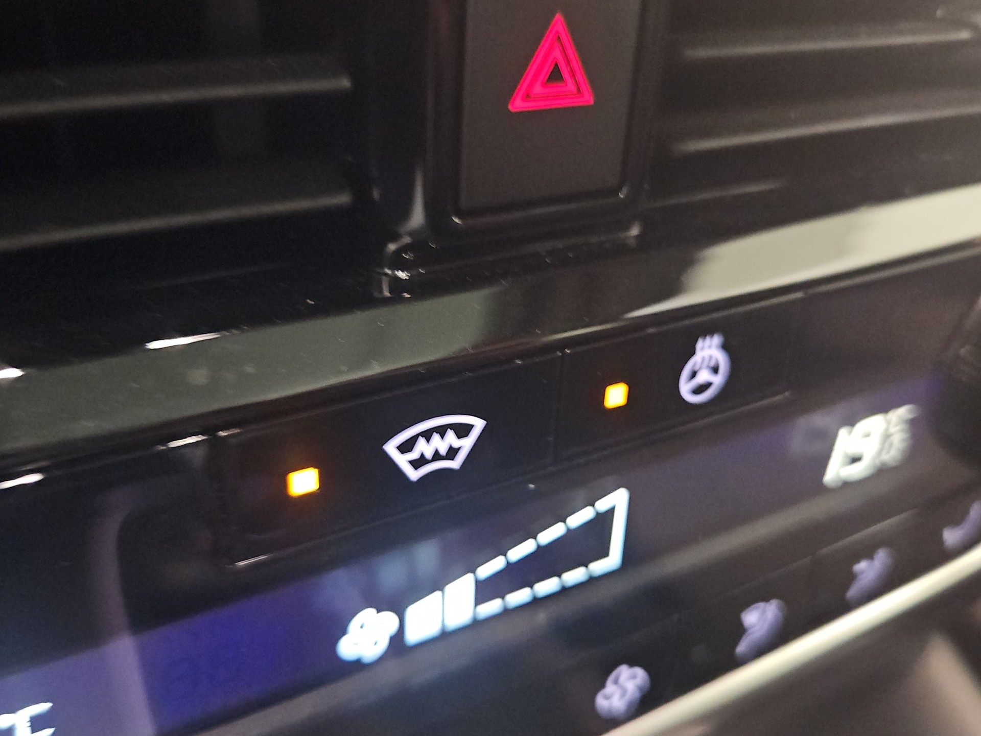 NISSAN Qashqai 1.3 DIG-T MHEV N-Connecta Xtronic-image-25