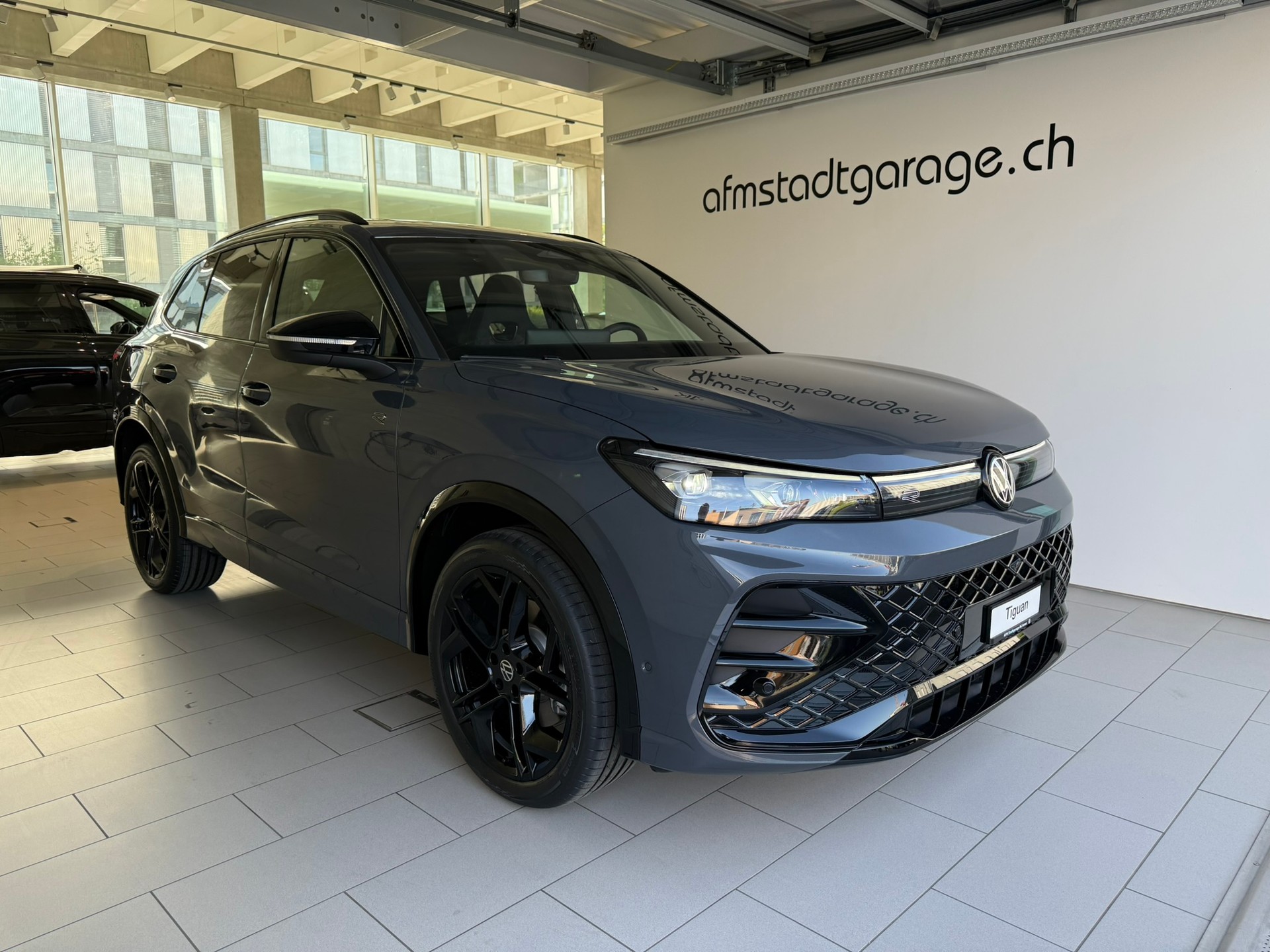 VW Tiguan 2.0 TSI DSG R-Line 4Motion-image-0