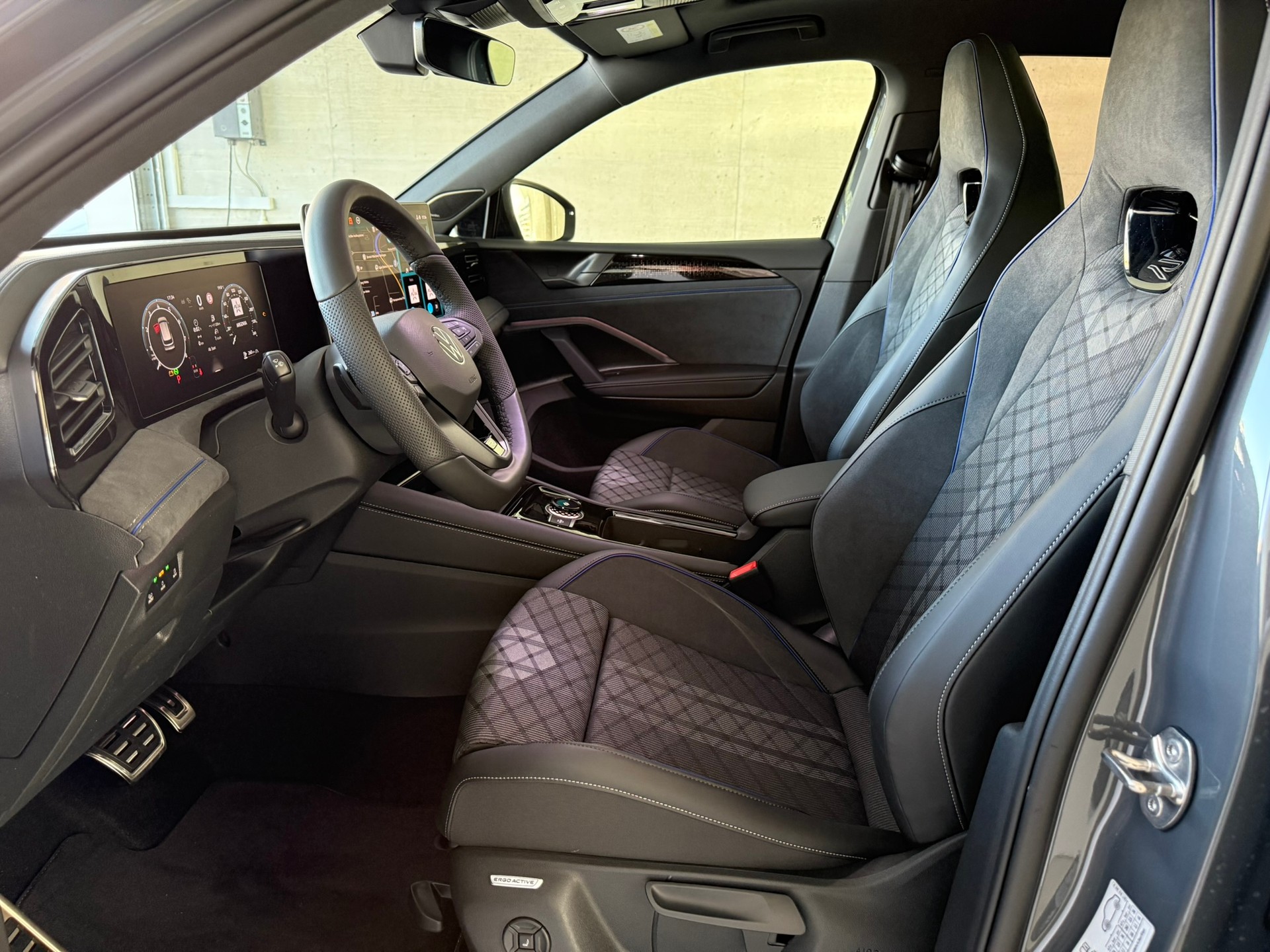 VW Tiguan 2.0 TSI DSG R-Line 4Motion-image-5